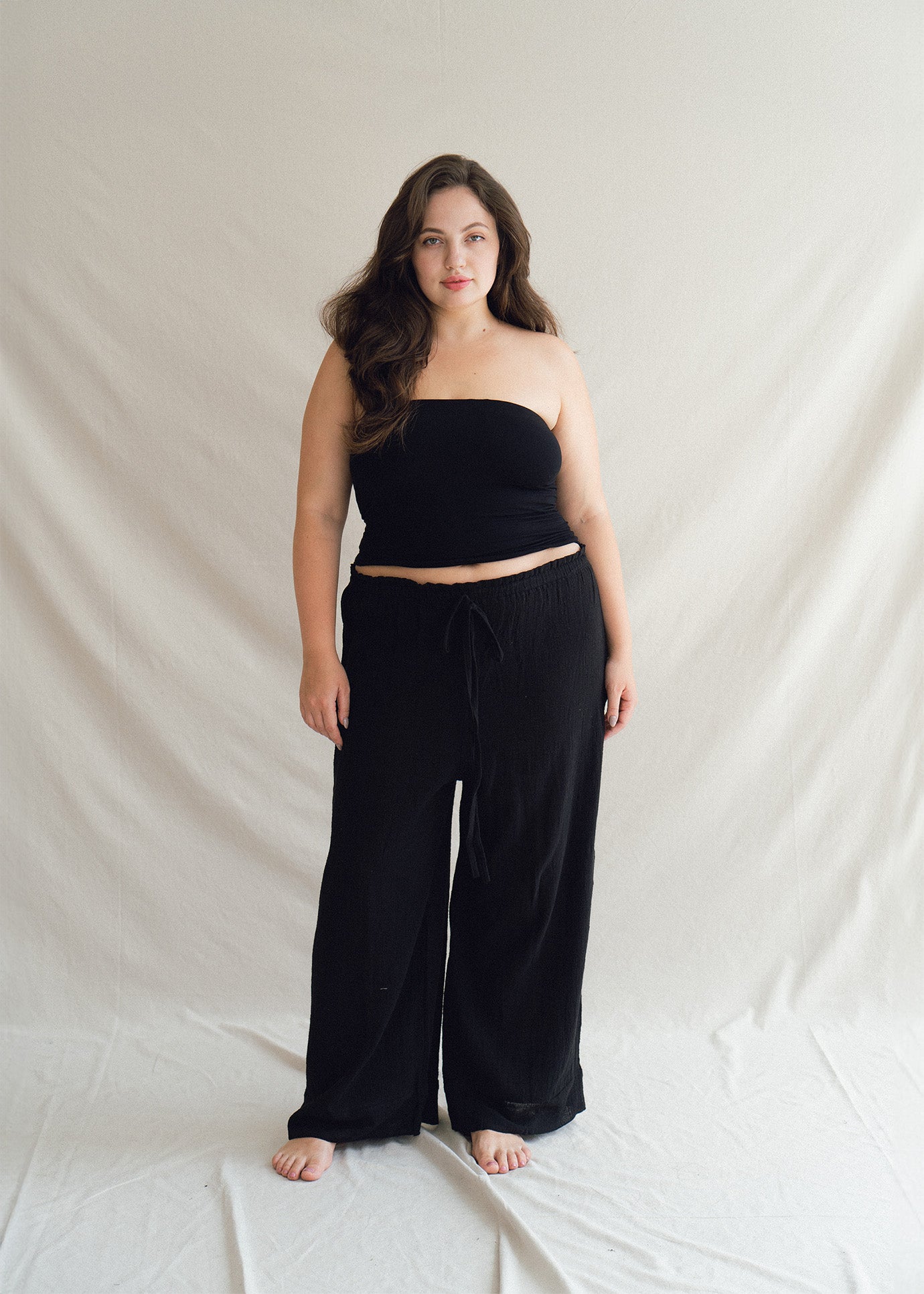 Alena wears size XL/XXL. Height 172cm (5.6”), Bust 109cm (43”), Waist 90cm (35.4”), Hips 120cm (47.3”) | Size XL/XXL