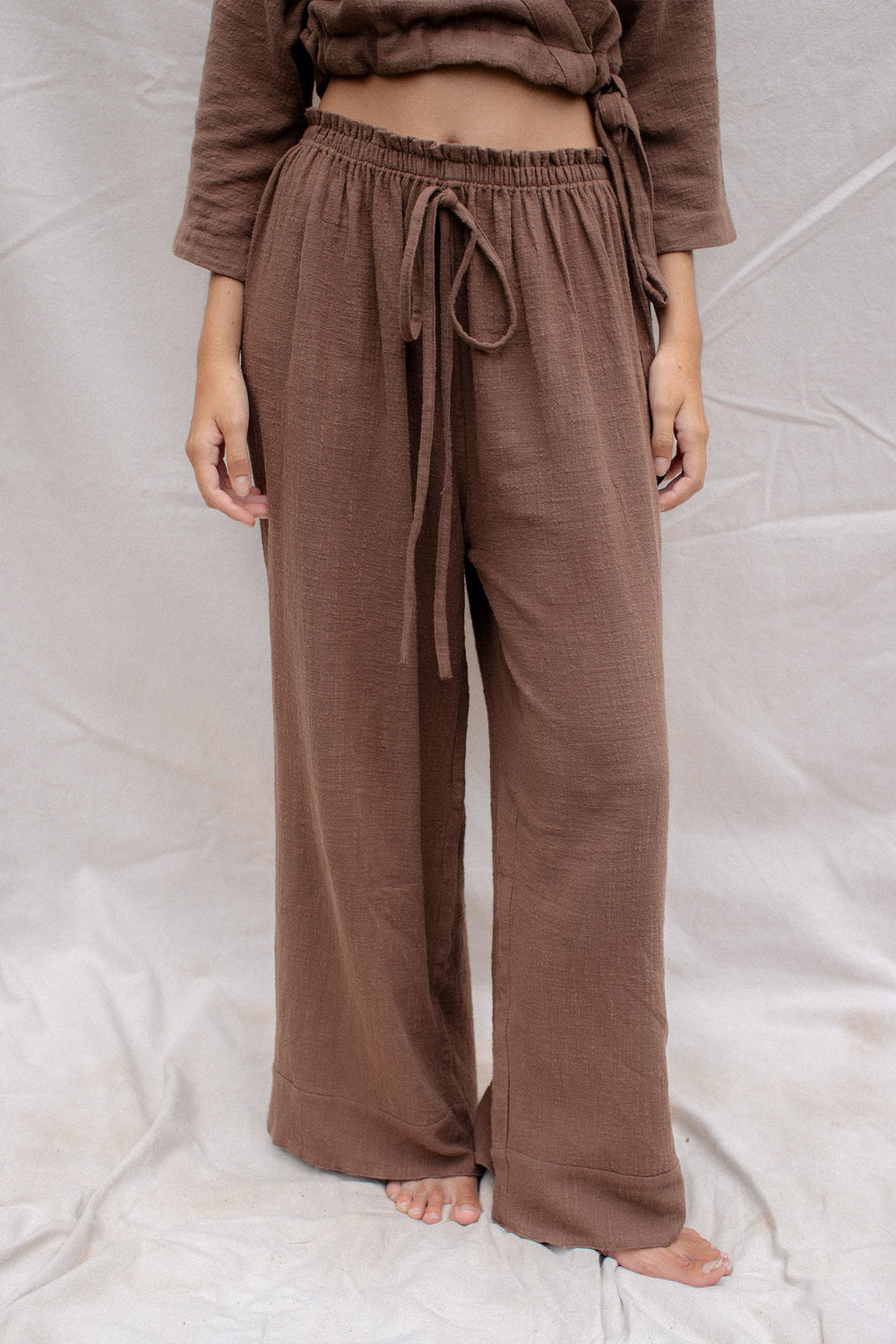 Teresa is wearing size XS/S. Waist 59cm(23.2”), Hips 90cm(35.4”), Height 162cm(5.3”) | Size XS/S