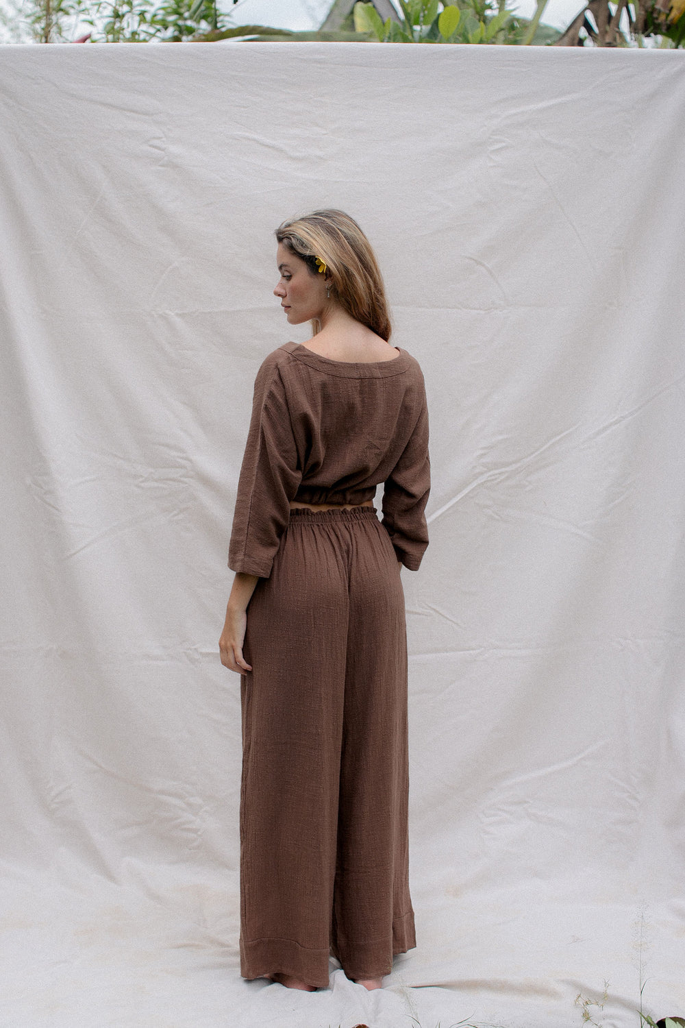 Teresa is wearing size XS/S. Waist 59cm(23.2”), Hips 90cm(35.4”), Height 162cm(5.3”) | Size XS/S