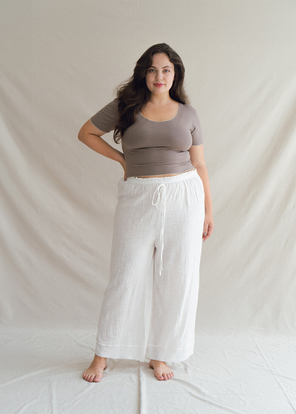 Alena wears size XL/XXL. Height 172cm (5.6”), Bust 109cm (43”), Waist 90cm (35.4”), Hips 120cm (47.3”)  | Size XL/XXL