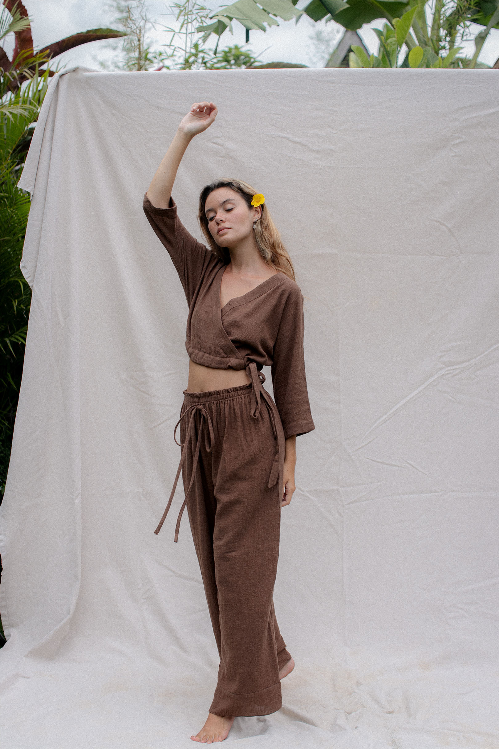 Teresa is wearing size XS/S. Bust: 75cm (29.5”), Height 162cm(5.3”) | Size XS/S