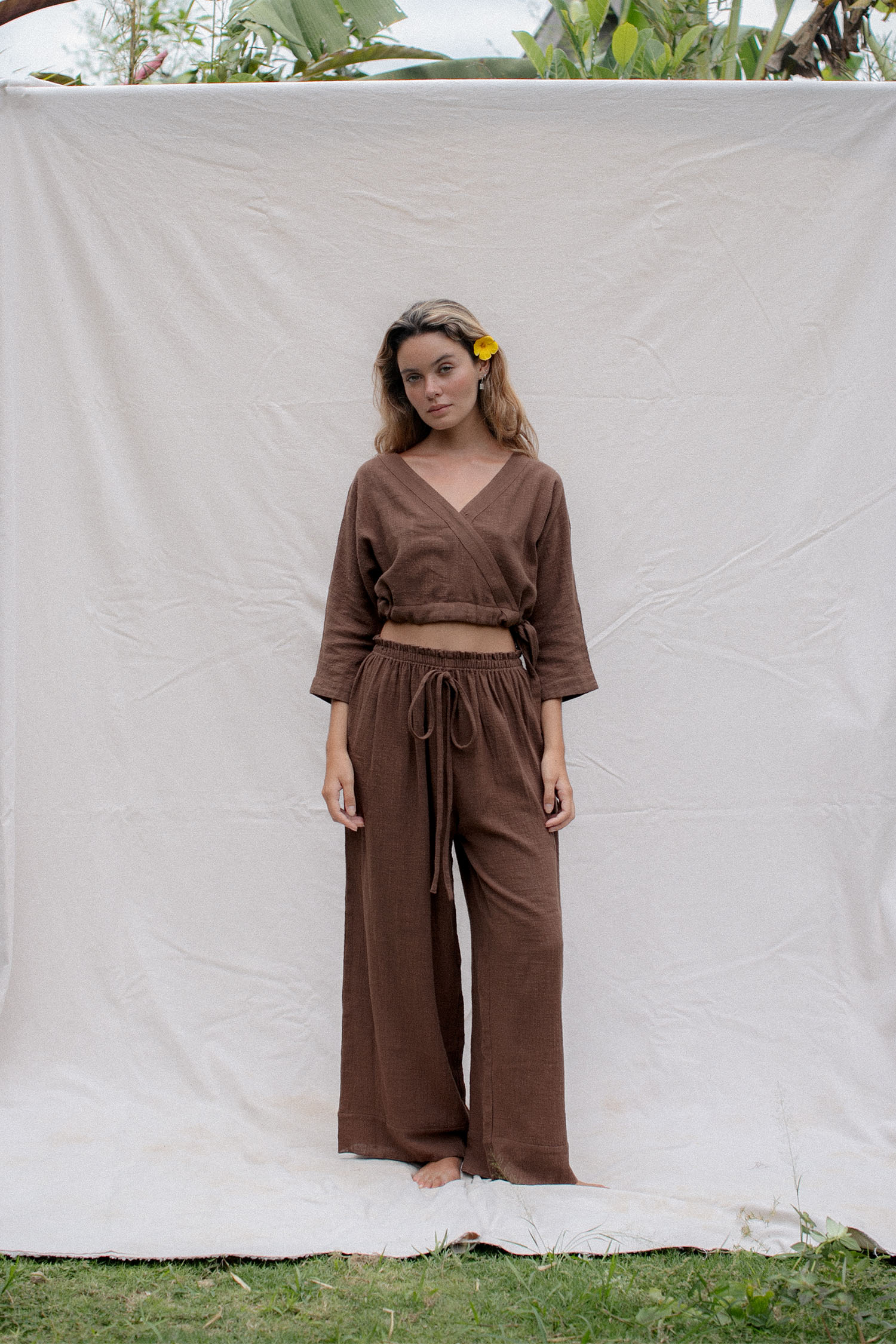 Teresa is wearing size XS/S. Bust: 75cm (29.5”), Height 162cm(5.3”) | Size XS/S