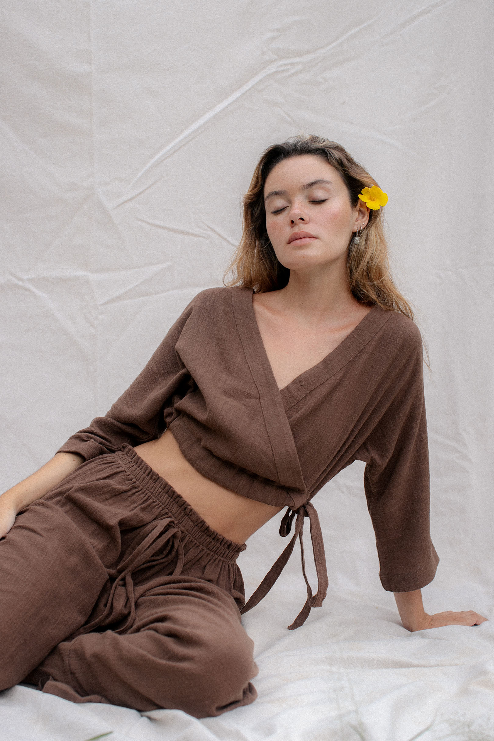 Teresa is wearing size XS/S. Bust: 75cm (29.5”), Height 162cm(5.3”) | Size XS/S