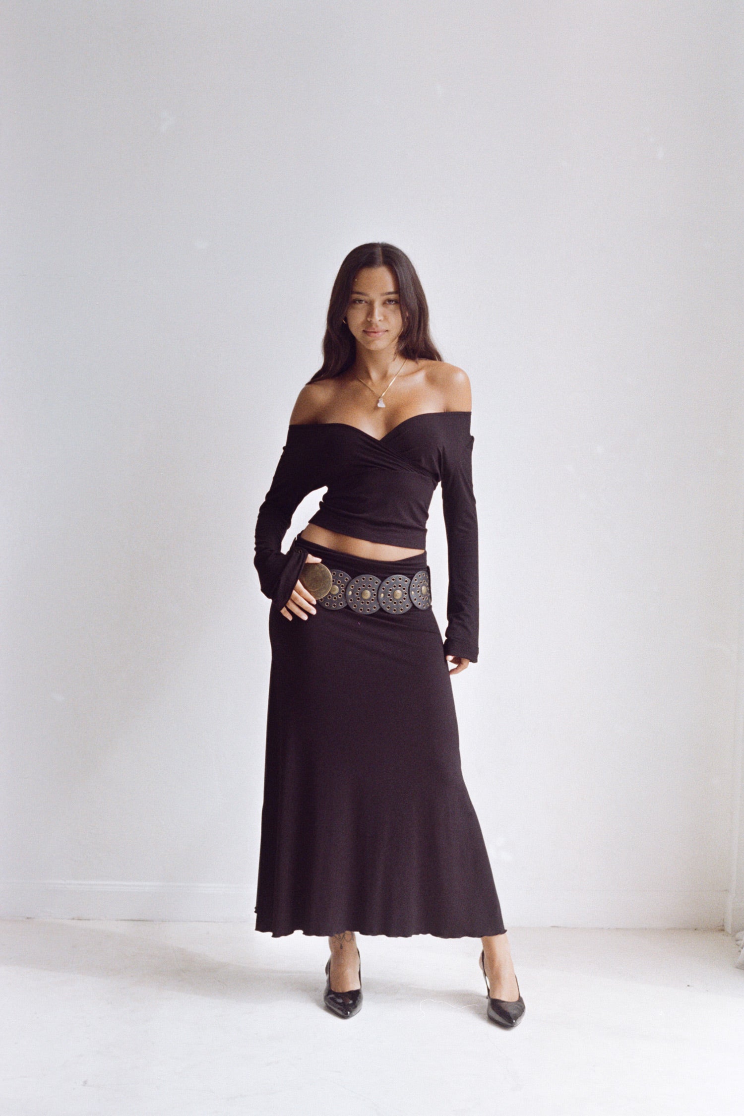 Sabi is wearing size S/M. Bust 86cm (33.85”), Waist 63cm (24.8”), Hips 94cm (37.00”), Height 171cm (5.6”) | Size S/M