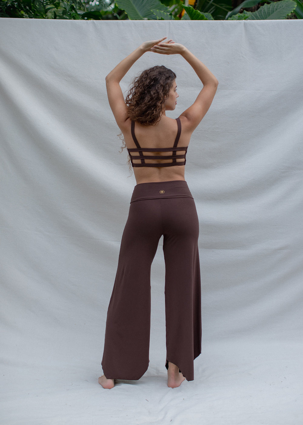 Cesira is wearing size M, Bust 83cm (32.7”), Waist 70cm (27.5”), Hips 96cm (37.8”), Height 174cm (5.7”) | Size M