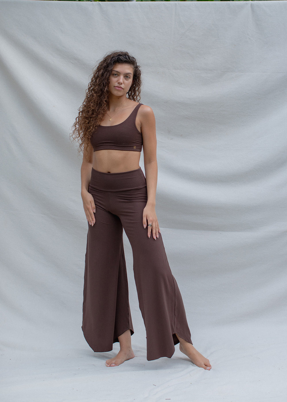 Cesira is wearing size M, Bust 83cm (32.7”), Waist 70cm (27.5”), Hips 96cm (37.8”), Height 174cm (5.7”) | Size M