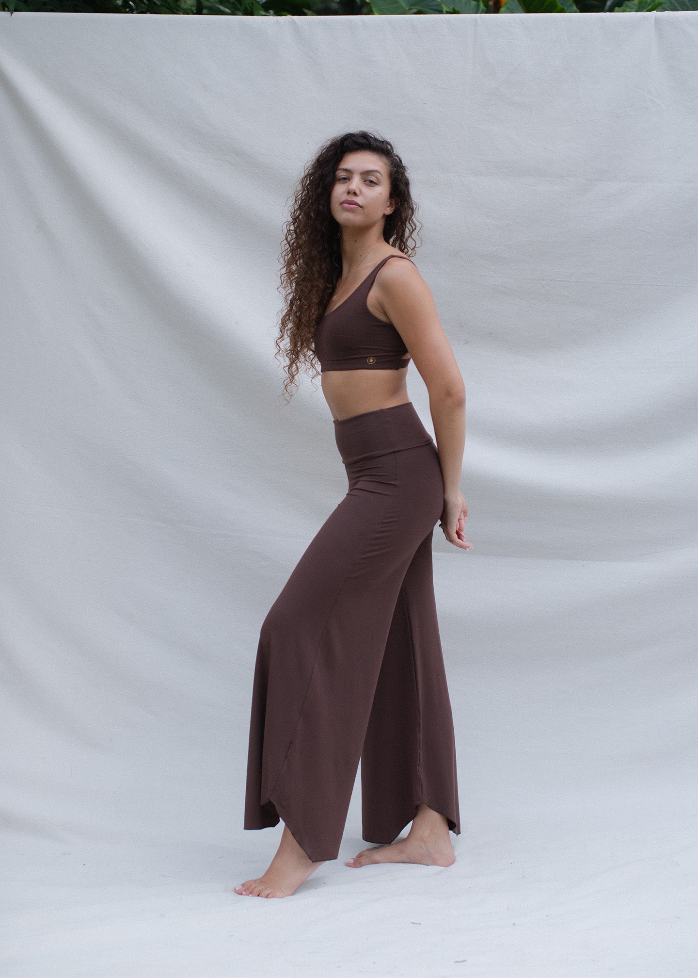 Cesira is wearing size M, Bust 83cm (32.7”), Waist 70cm (27.5”), Hips 96cm (37.8”), Height 174cm (5.7”) | Size M