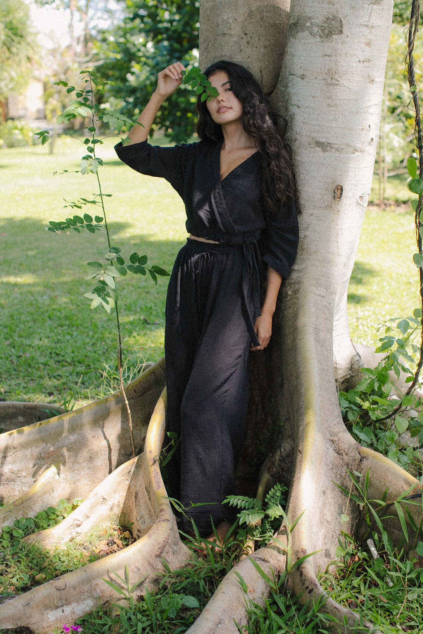 Hitomi is wearing size M/L. Waist: 61cm(24”), Hips: 89cm(35”), Height 169cm(5.5”) | Size M/L