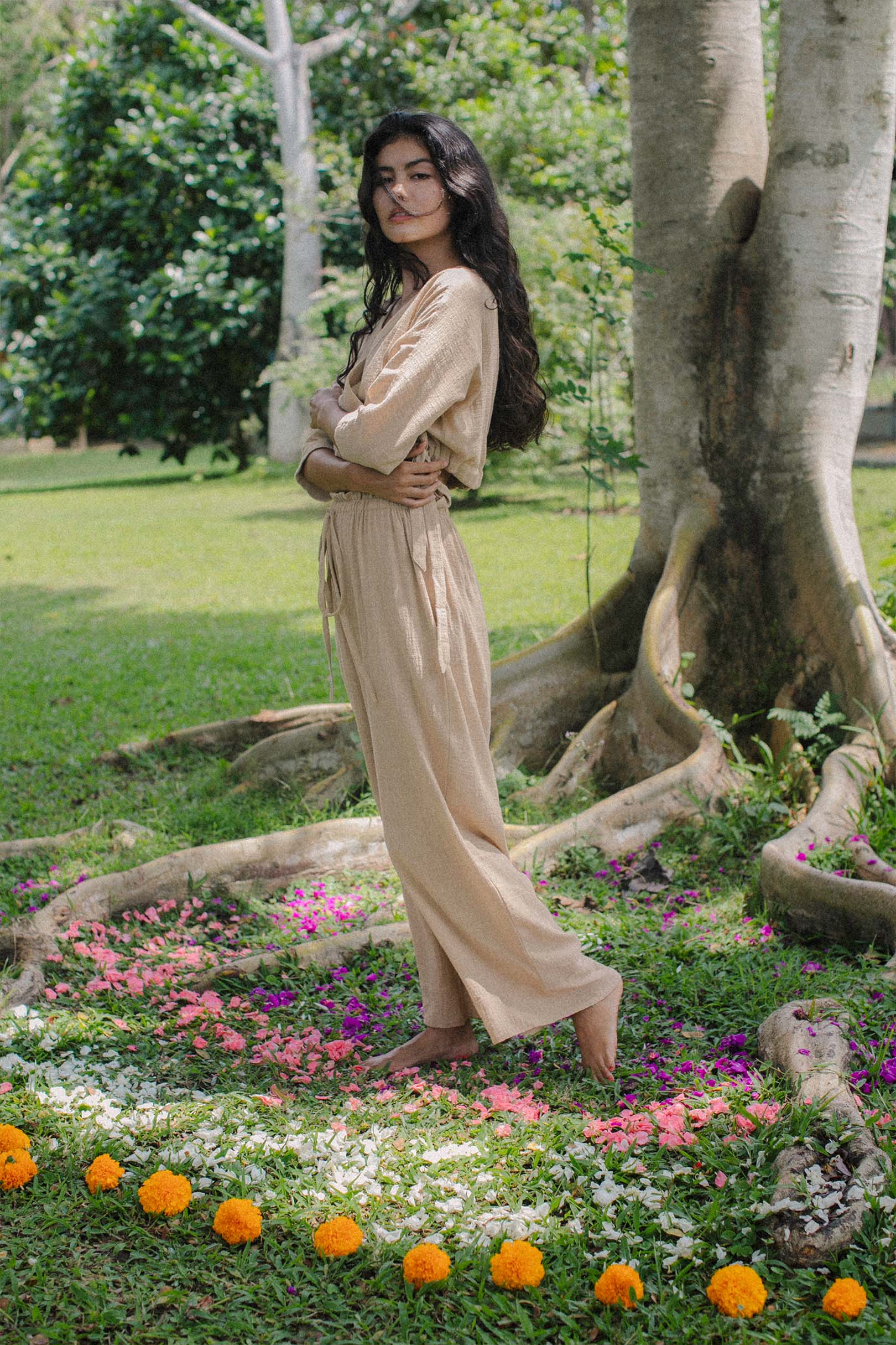 Hitomi is wearing size M/L. Waist: 61cm(24”), Hips: 89cm(35”), Height 169cm(5.5”) | Size M/L