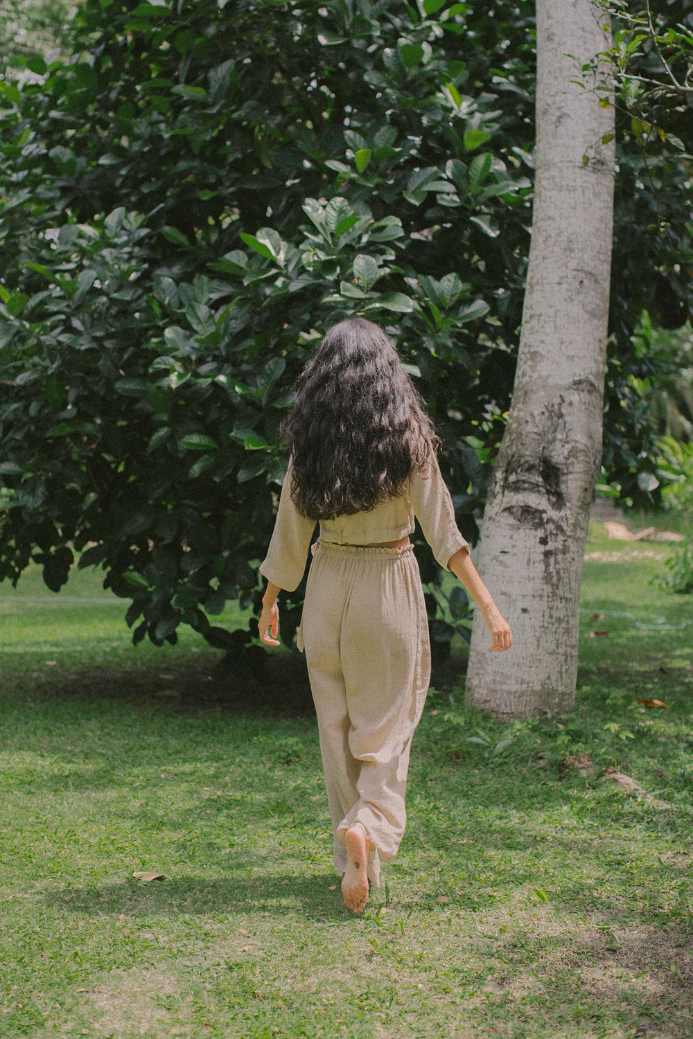 Hitomi is wearing size M/L. Waist: 61cm(24”), Hips: 89cm(35”), Height 169cm(5.5”) | Size M/L