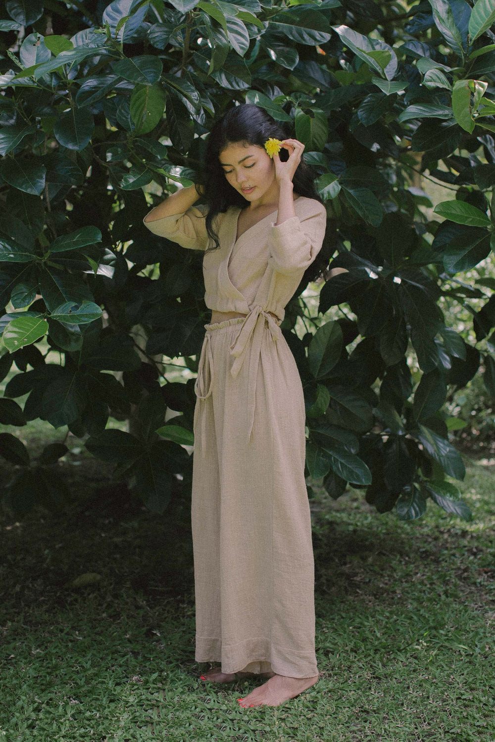 Hitomi is wearing size M/L. Waist: 61cm(24”), Hips: 89cm(35”), Height 169cm(5.5”) | Size M/L