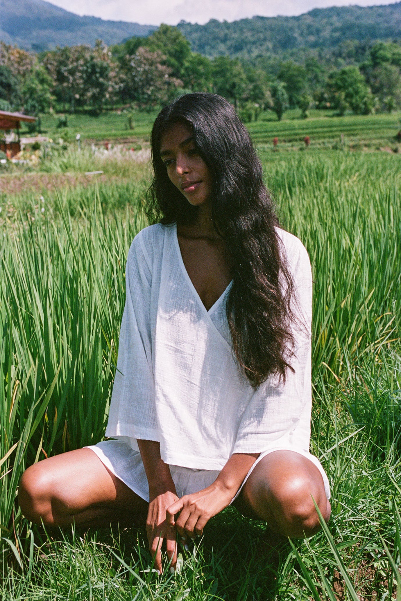 Kavita is wearing an XS/S , Bust 74cm (29”), Waist 60cm (23.6”), Hips 90cm (35.4”), Height 167cm (5.5”)  | Size XS/S