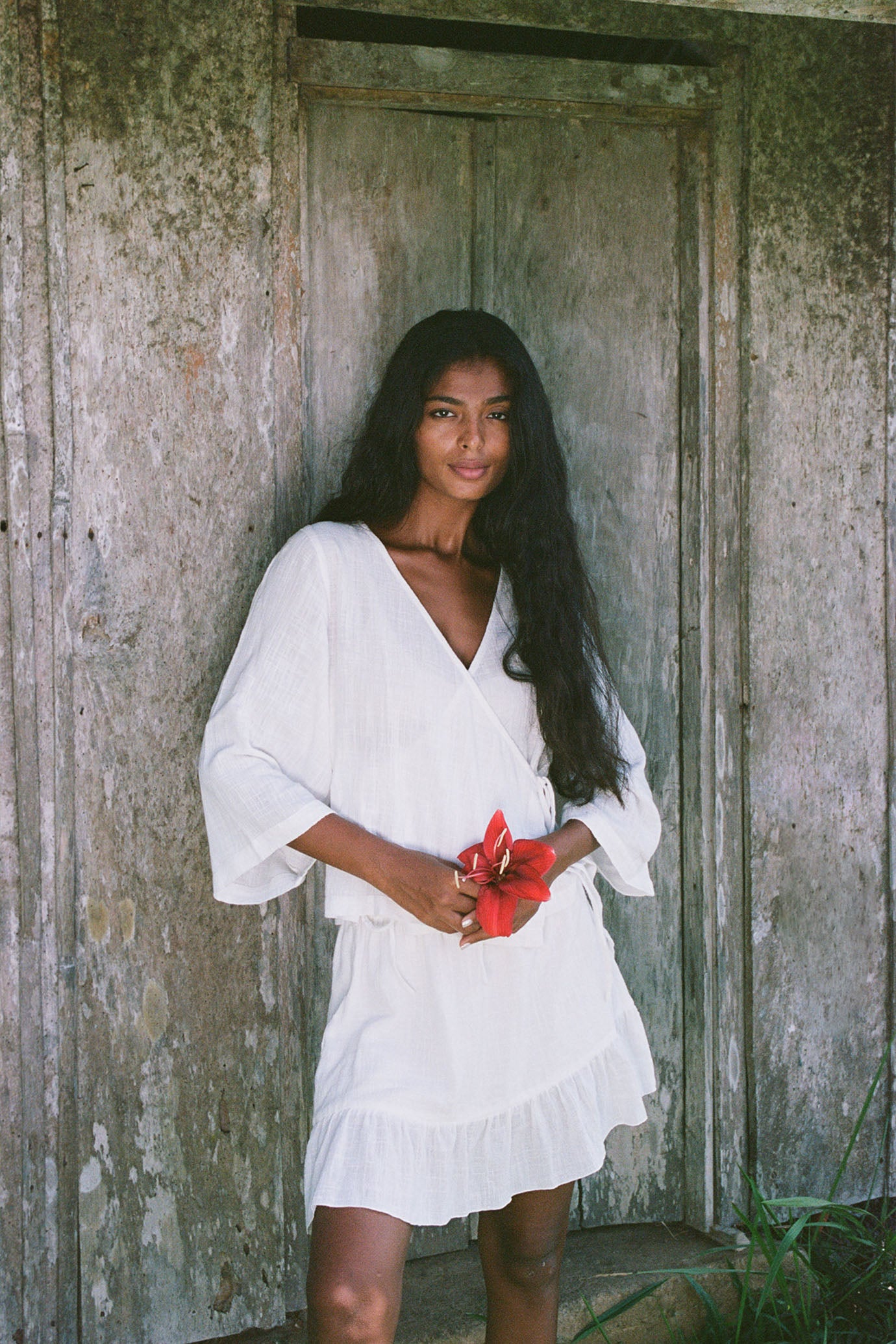 Kavita is wearing an XS/S , Bust 74cm (29”), Waist 60cm (23.6”), Hips 90cm (35.4”), Height 167cm (5.5”)  | Size XS/S