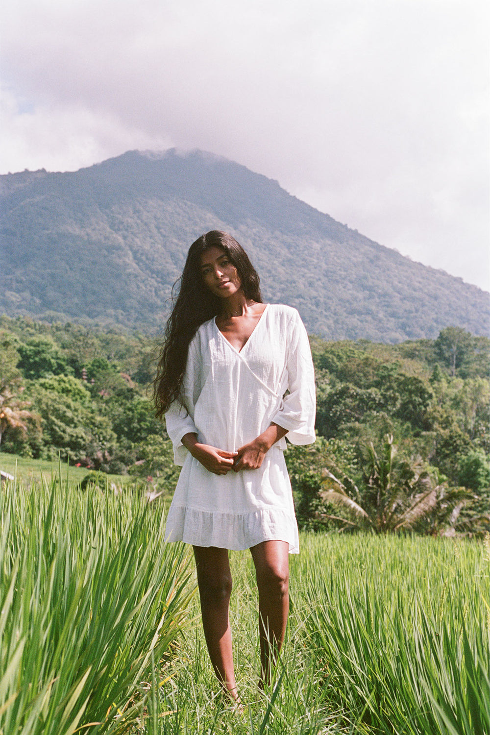 Kavita is wearing an XS/S , Bust 74cm (29”), Waist 60cm (23.6”), Hips 90cm (35.4”), Height 167cm (5.5”)  | Size XS/S