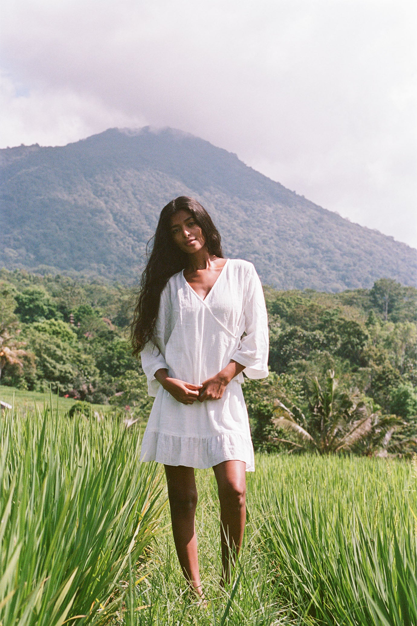 Kavita is wearing an XS/S , Bust 74cm (29”), Waist 60cm (23.6”), Hips 90cm (35.4”), Height 167cm (5.5”)  | Size XS/S