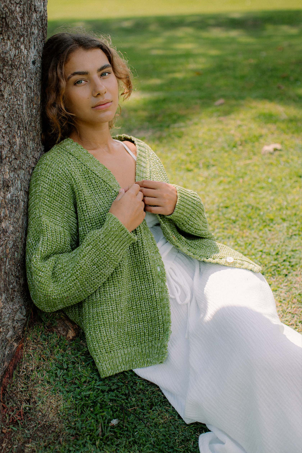 Lucy is wearing size S/M. Bust: 83cm (32.6”), Waist: 57cm(22.4”), Hips: 96cm(37.8”), Height 170cm(5.6”) | Size S/M 