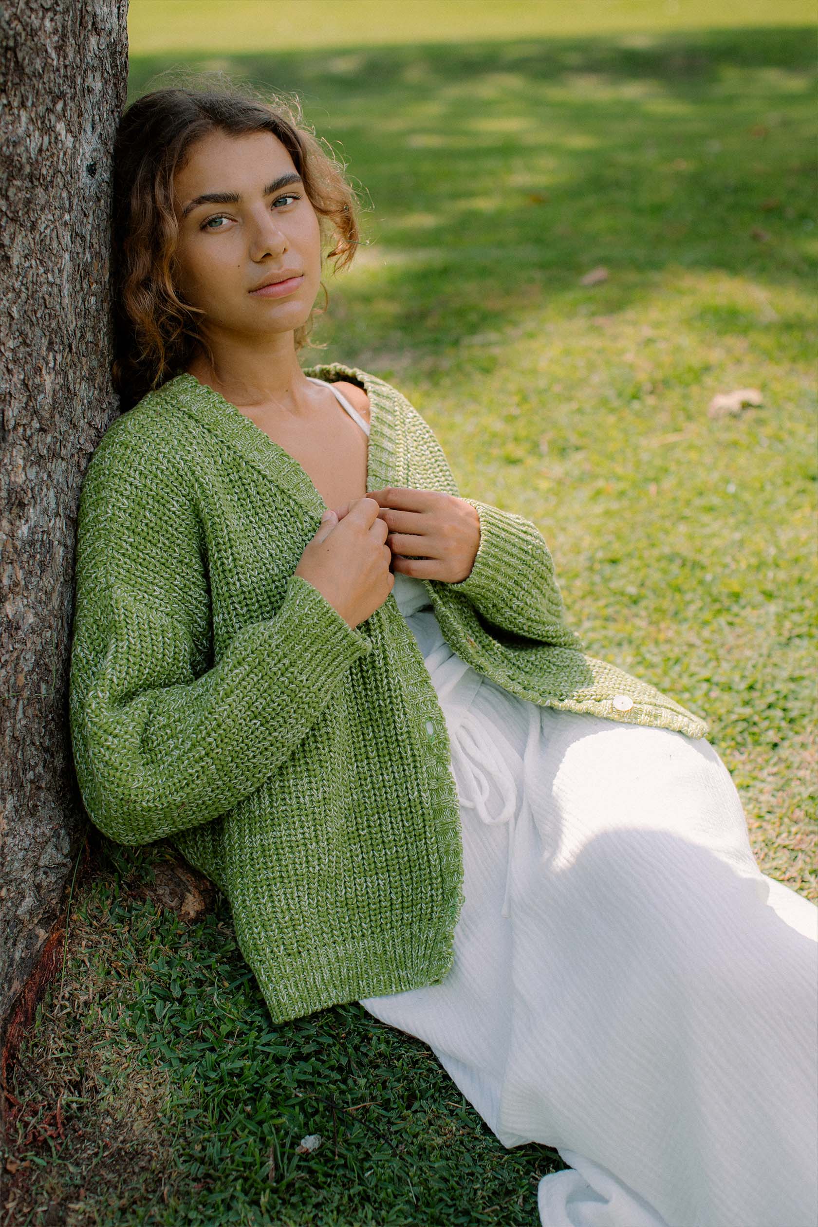 Lucy is wearing size S/M. Bust: 83cm (32.6”), Waist: 57cm(22.4”), Hips: 96cm(37.8”), Height 170cm(5.6”) | Size S/M 