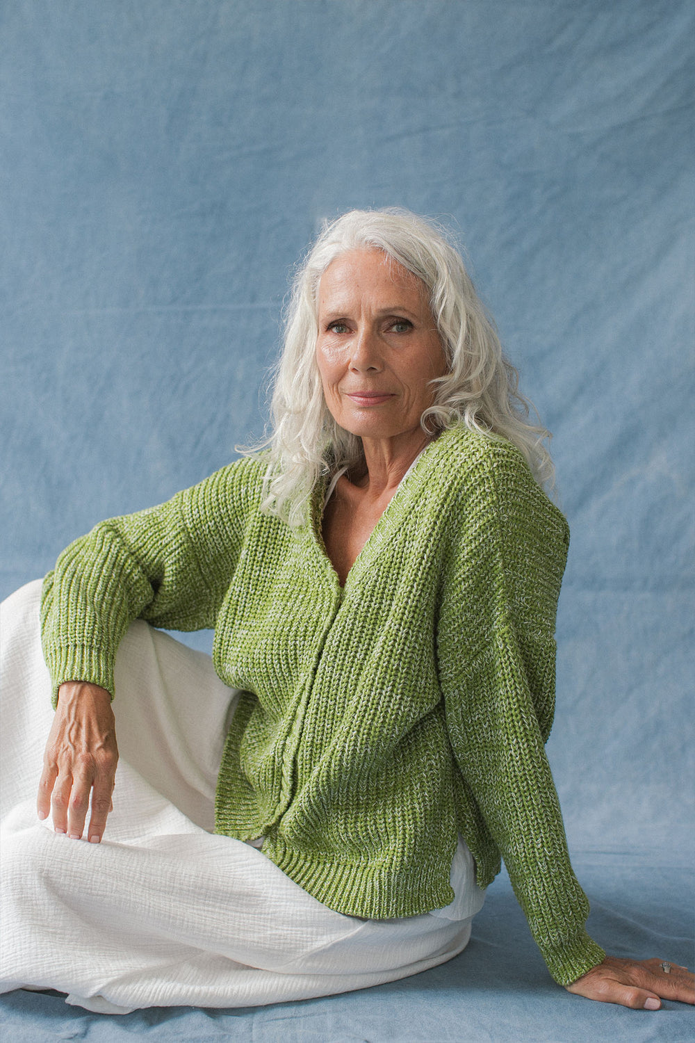 Lesley is wearing size S/M. Bust: 89cm (35”), Waist: 70cm(27.5”), Hips: 90cm(35.4”), Height 170cm(5.6”) | Size S/M