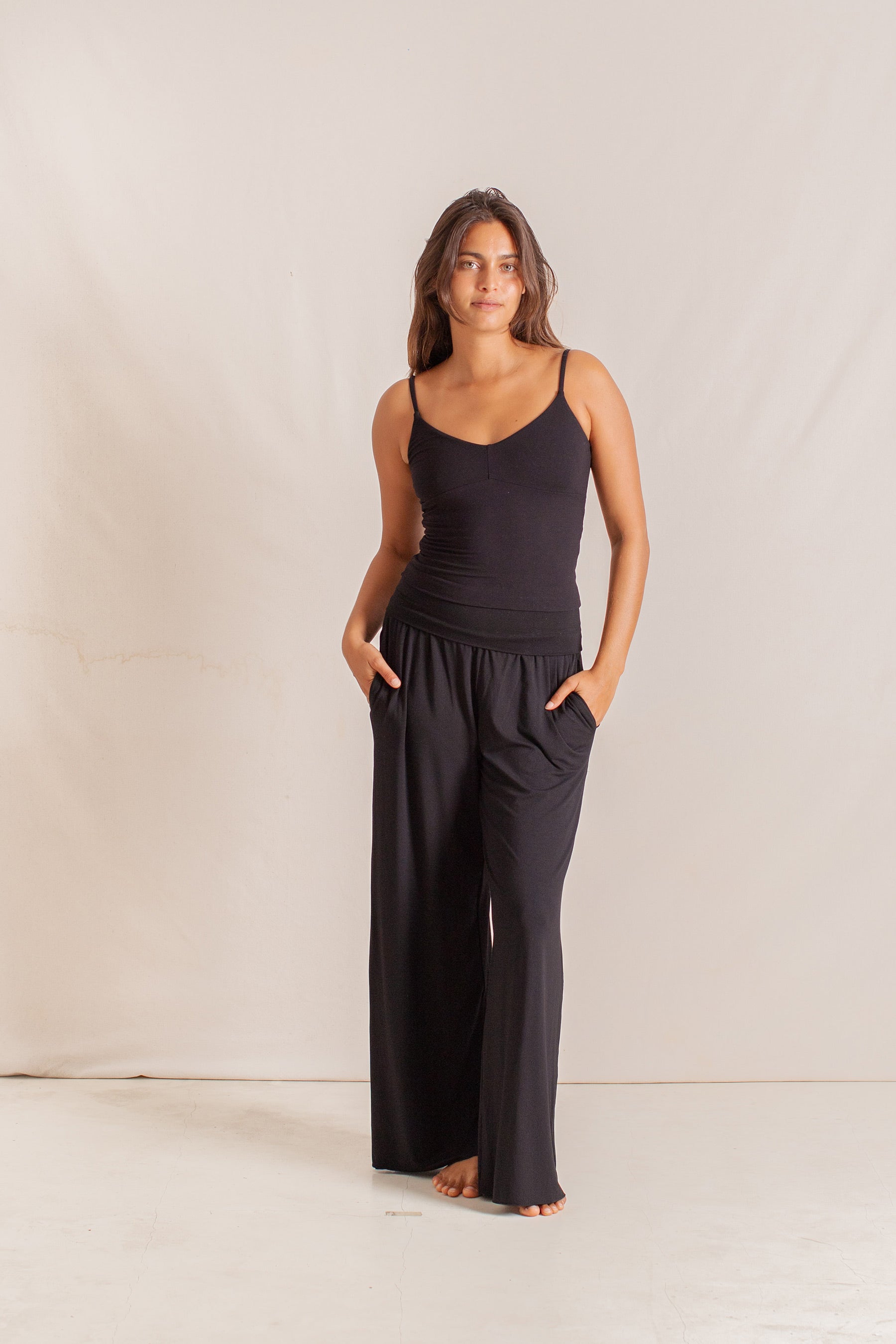 Haley is wearing size XS/S. Bust 87cm (34.25”), Waist 63cm (24.8”), Hips 92cm (36.22”), Height 172cm (5.6”) | Size XS/S