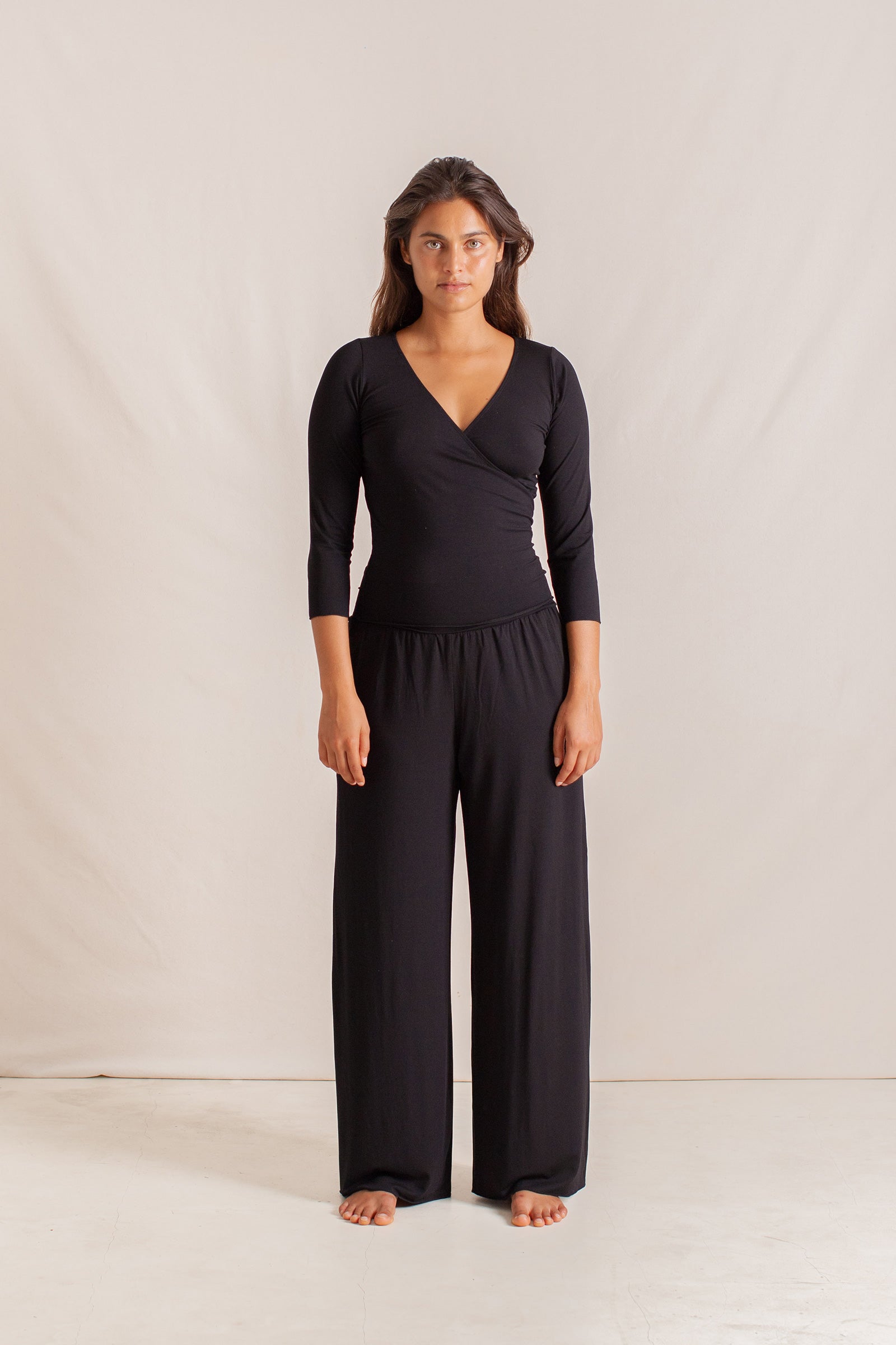 Haley is wearing size XS/S. Bust 87cm (34.25”), Waist 63cm (24.8”), Hips 92cm (36.22”), Height 172cm (5.6”) | Size XS/S