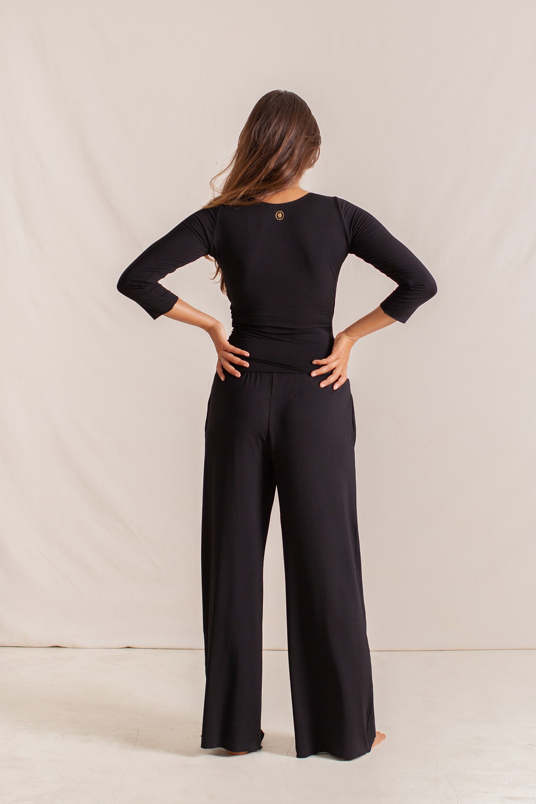 Haley is wearing size XS/S. Bust 87cm (34.25”), Waist 63cm (24.8”), Hips 92cm (36.22”), Height 172cm (5.6”) | Size XS/S