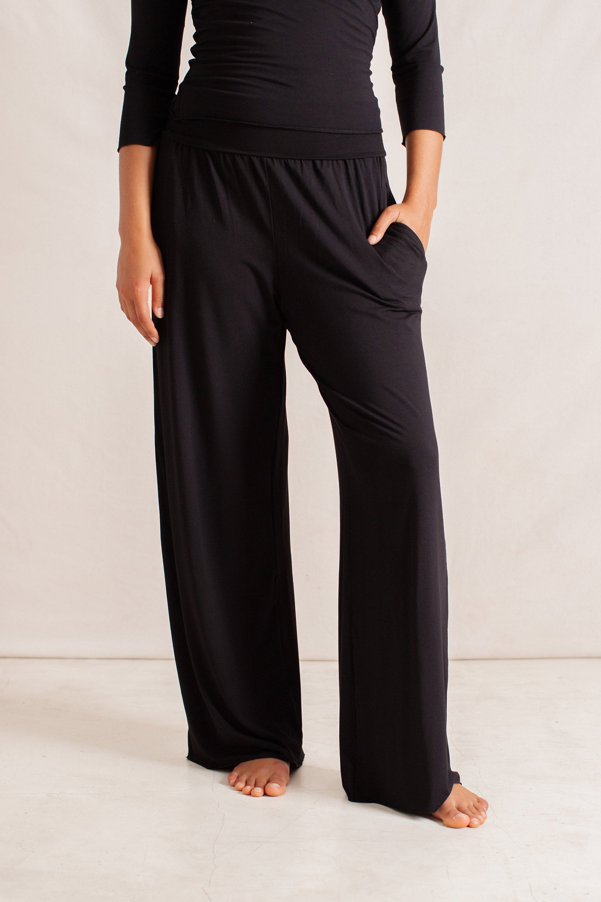 Haley is wearing size XS/S. Bust 87cm (34.25”), Waist 63cm (24.8”), Hips 92cm (36.22”), Height 172cm (5.6”) | Size XS/S