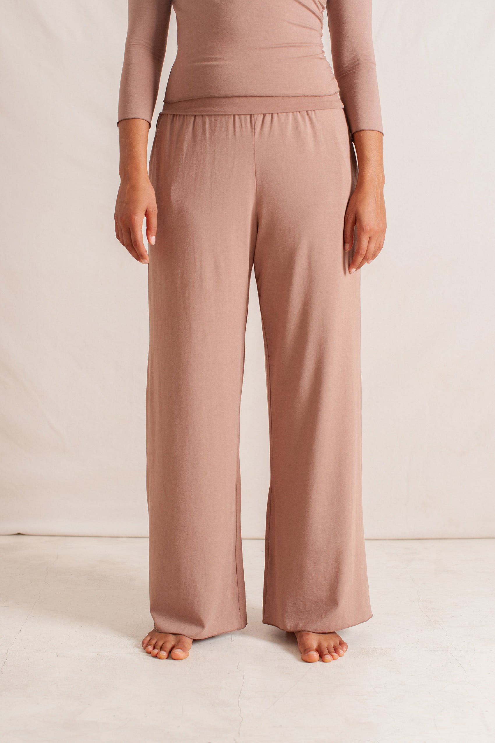 Haley is wearing size XS/S. Bust 87cm (34.25”), Waist 63cm (24.8”), Hips 92cm (36.22”), Height 172cm (5.6”) | Size XS/S