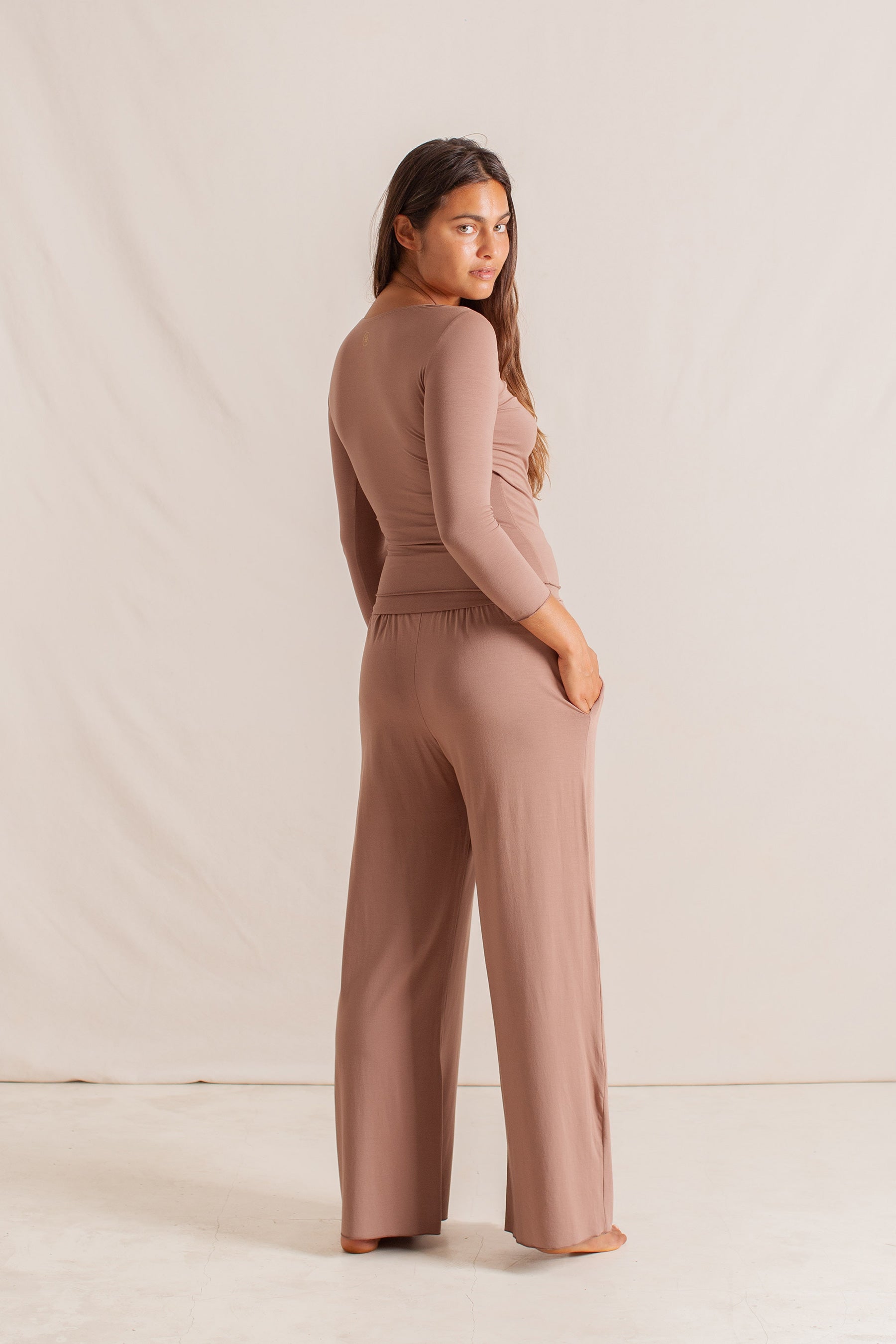 Haley is wearing size XS/S. Bust 87cm (34.25”), Waist 63cm (24.8”), Hips 92cm (36.22”), Height 172cm (5.6”) | Size XS/S