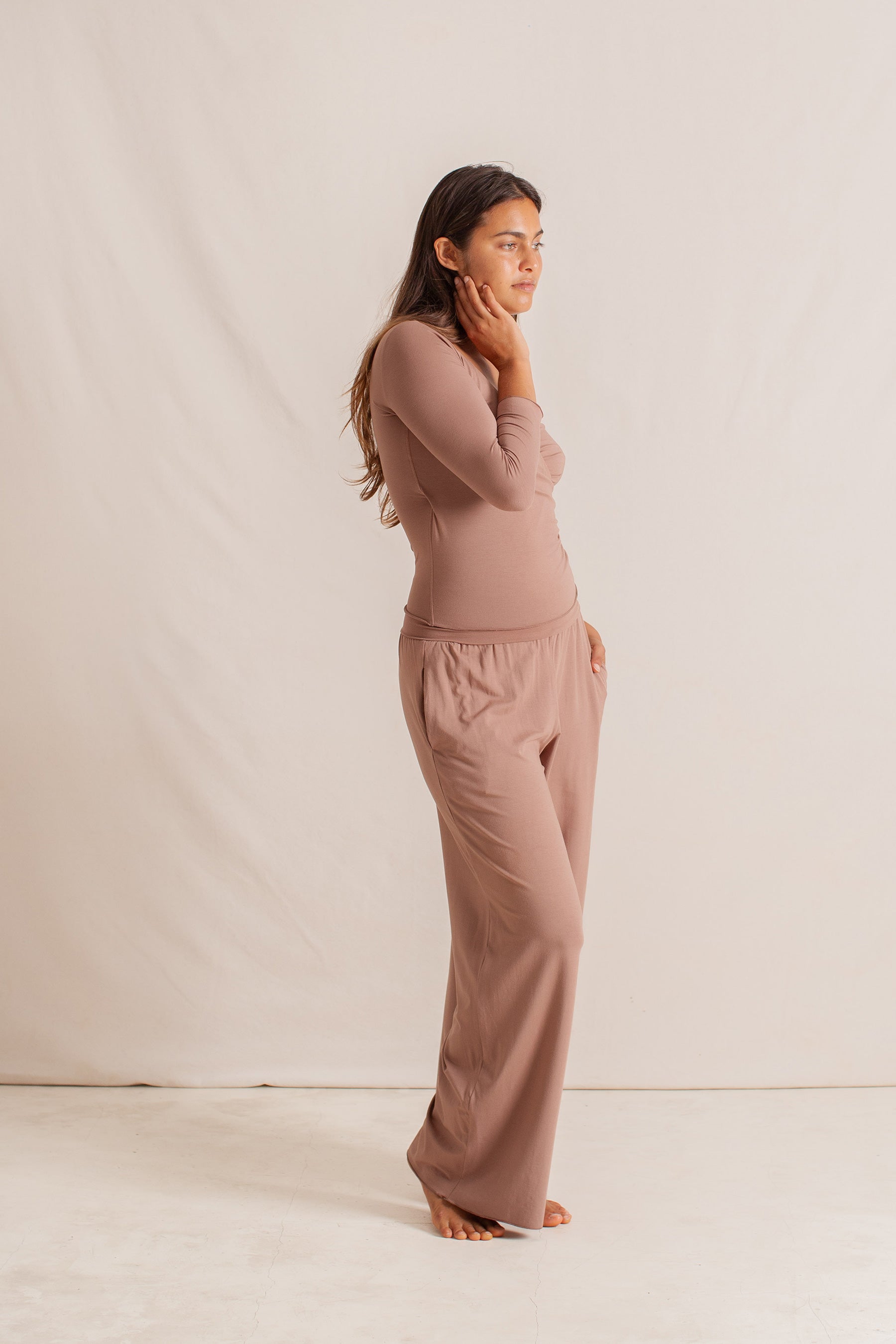 Haley is wearing size XS/S. Bust 87cm (34.25”), Waist 63cm (24.8”), Hips 92cm (36.22”), Height 172cm (5.6”) | Size XS/S