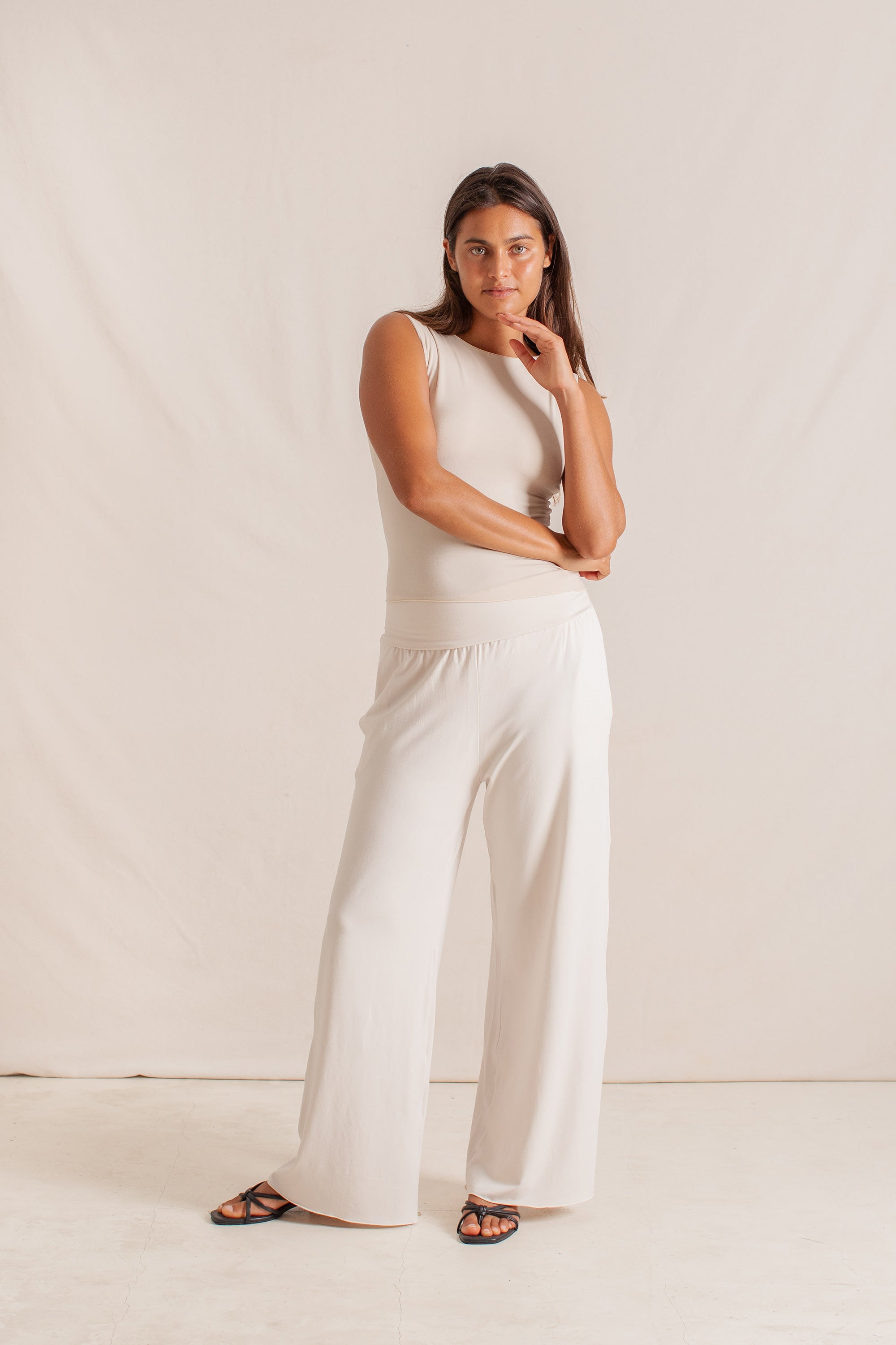 Haley is wearing size XS/S. Bust 87cm (34.25”), Waist 63cm (24.8”), Hips 92cm (36.22”), Height 172cm (5.6”) | Size XS/S