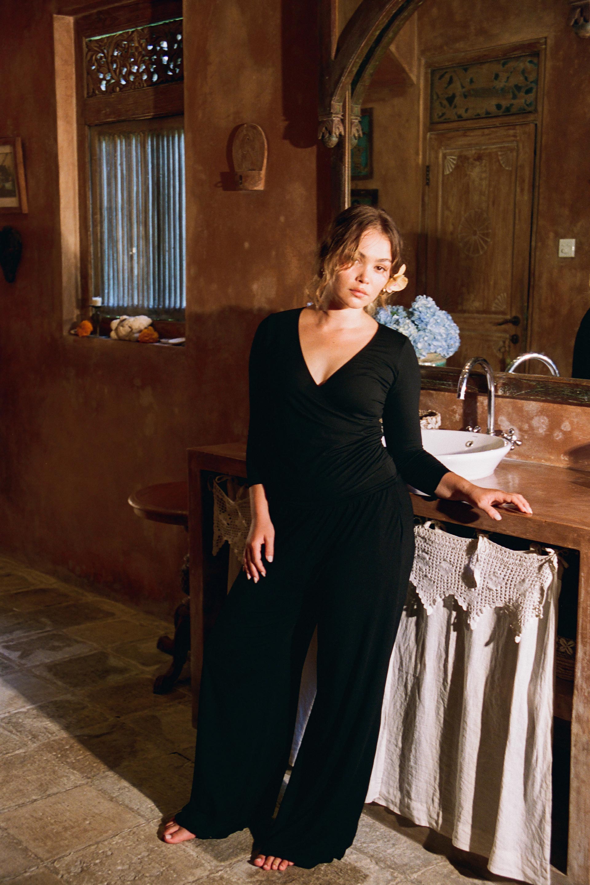 Zoe is wearing size M/L. Bust 86cm (33.85”), Waist 68cm (26.77”), Hips 98cm (38.58”), Height 165cm (5.4”) | Size M/L