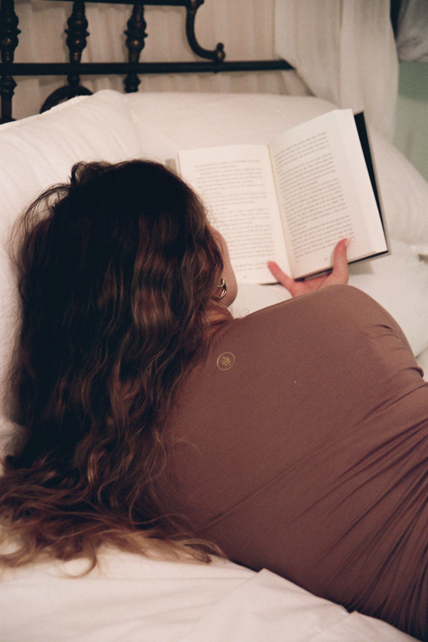 Zoe is wearing size M/L. Bust 86cm (33.85”), Waist 68cm (26.77”), Hips 98cm (38.58”), Height 165cm (5.4”) | Size M/L