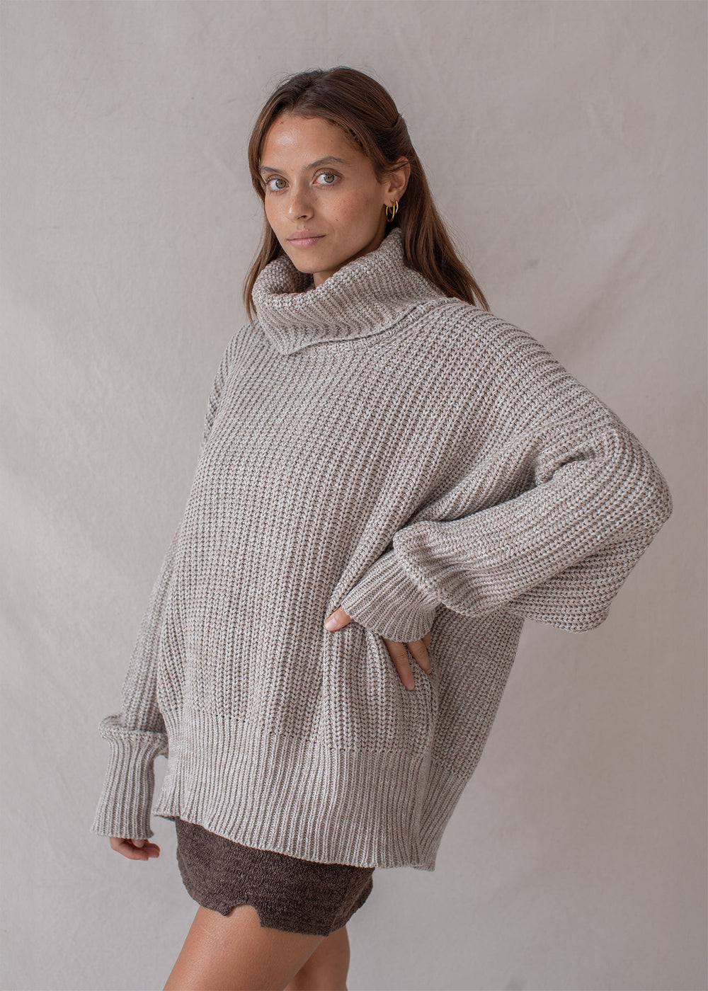 Amber usually wears size XS/S. Height 160cm (5.2”), Bust 83cm (32.7”), Waist 72cm (28.3”), Hips 87cm (34.2”) | One Size