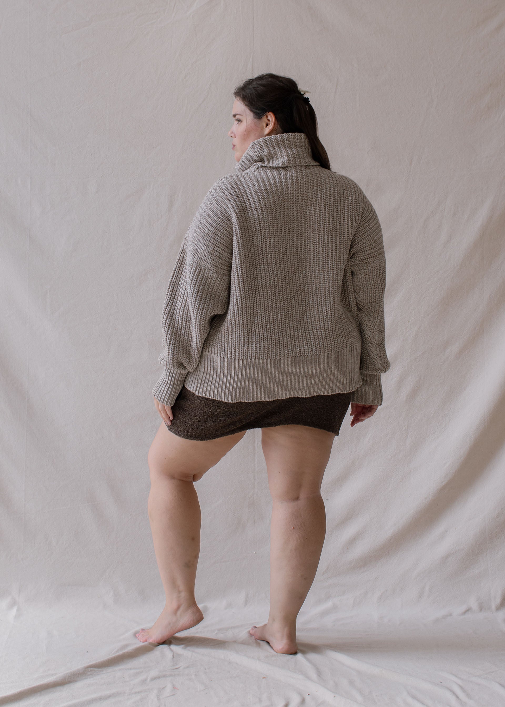 Michelle usually wears XL/XXL. She is Bust 115cm (45.3”), Waist 93 (36.6”), Hips 123cm (48.4”), Height 168cm (5.5”)  | One Size