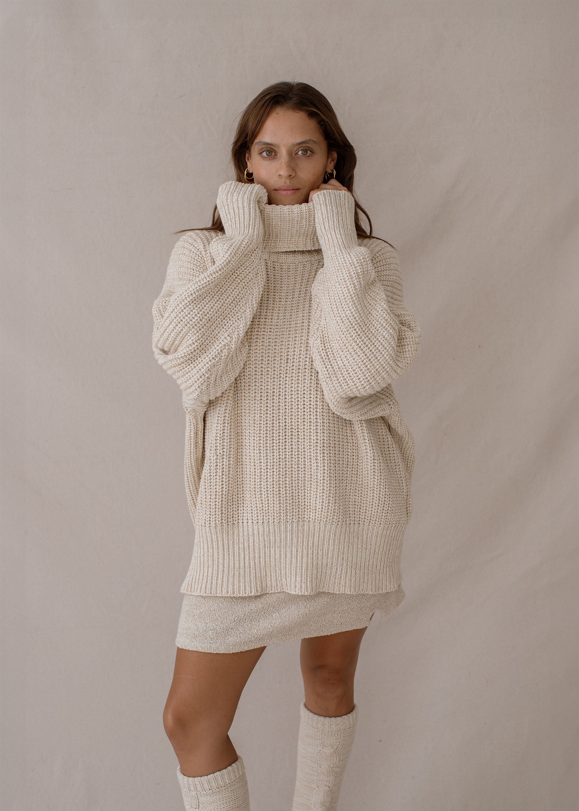 Amber usually wears size XS/S. Height 160cm (5.2”), Bust 83cm (32.7”), Waist 72cm (28.3”), Hips 87cm (34.2”) | One Size