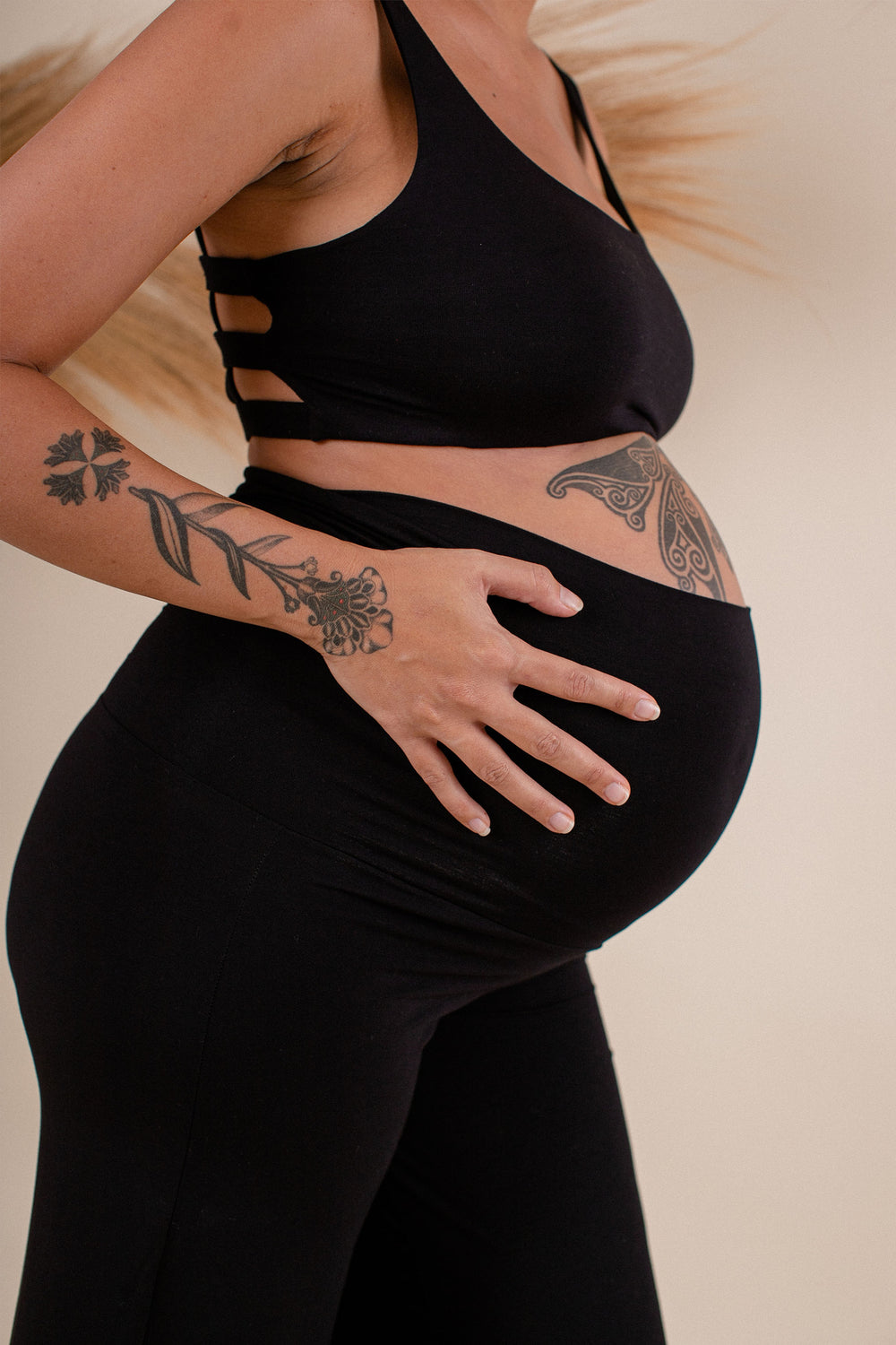 Kelly wears size M. She is 168cm (5.5) tall. | Size M