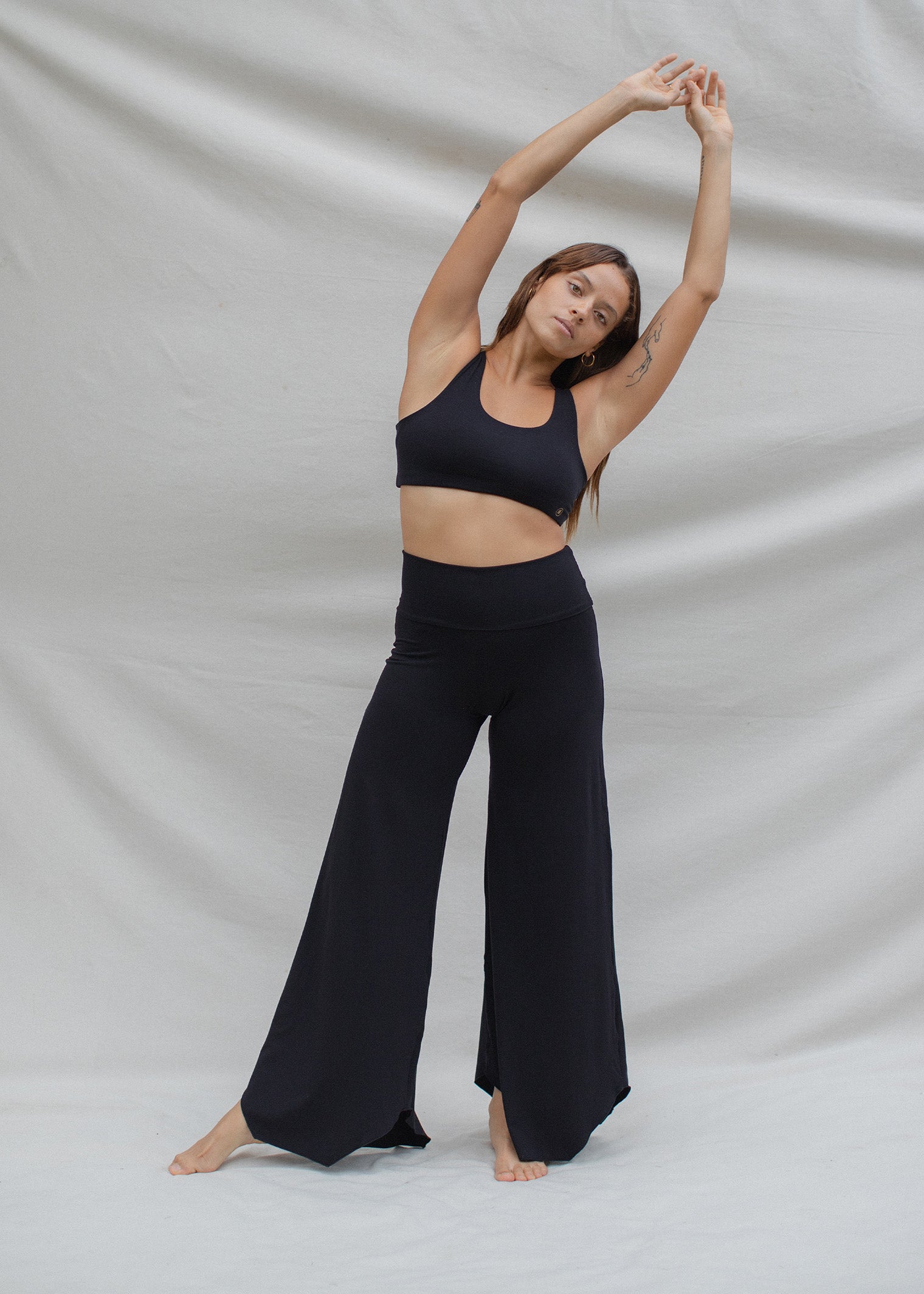 Amber wears size XS. Bust 83cm (32.7”), Waist 72cm (28.3”), Hips 87cm (34.2”), Height 160cm (5.2”) | Size XS