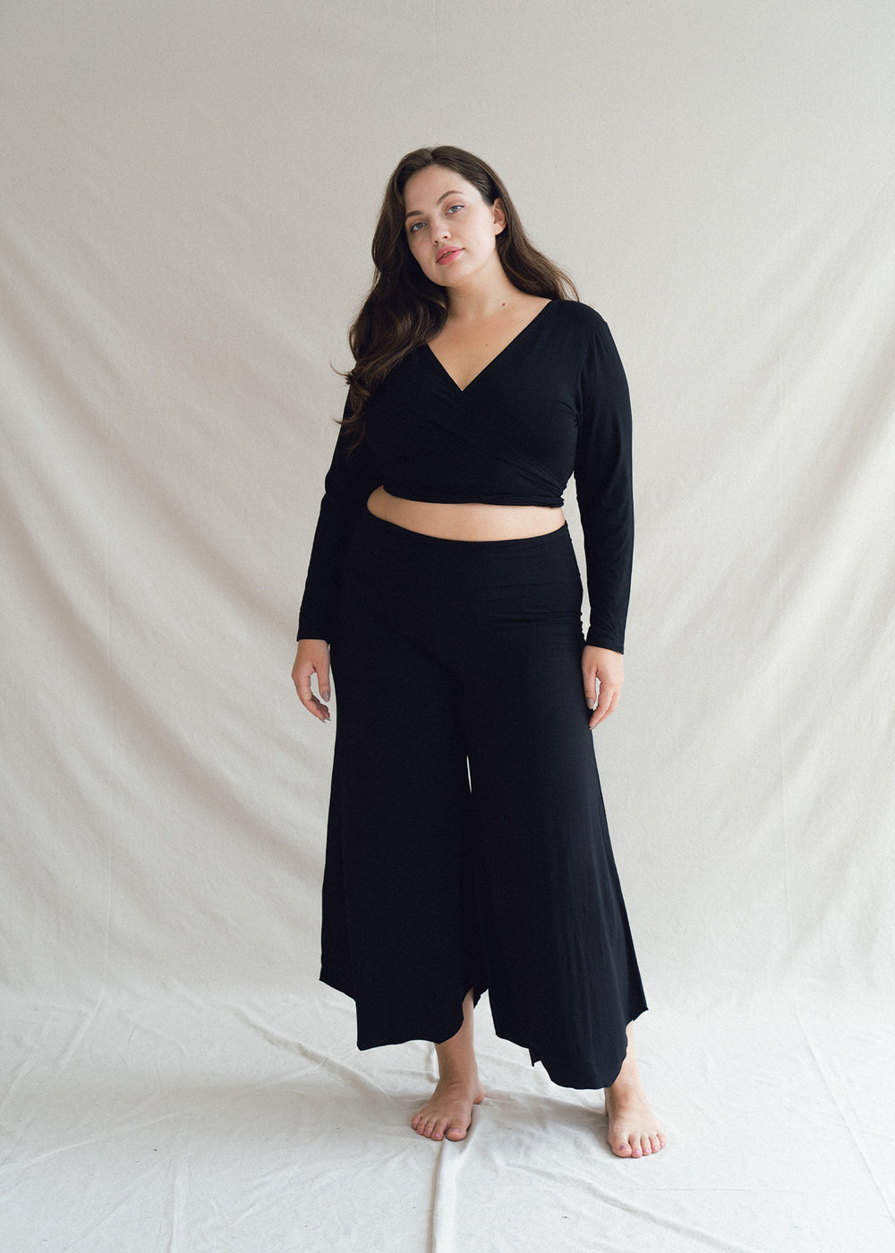 Alena wears size XXL. Height 172cm (5.6”), Bust 109cm (43”), Waist 90cm (35.4”), Hips 120cm (47.3”) | Size XXL