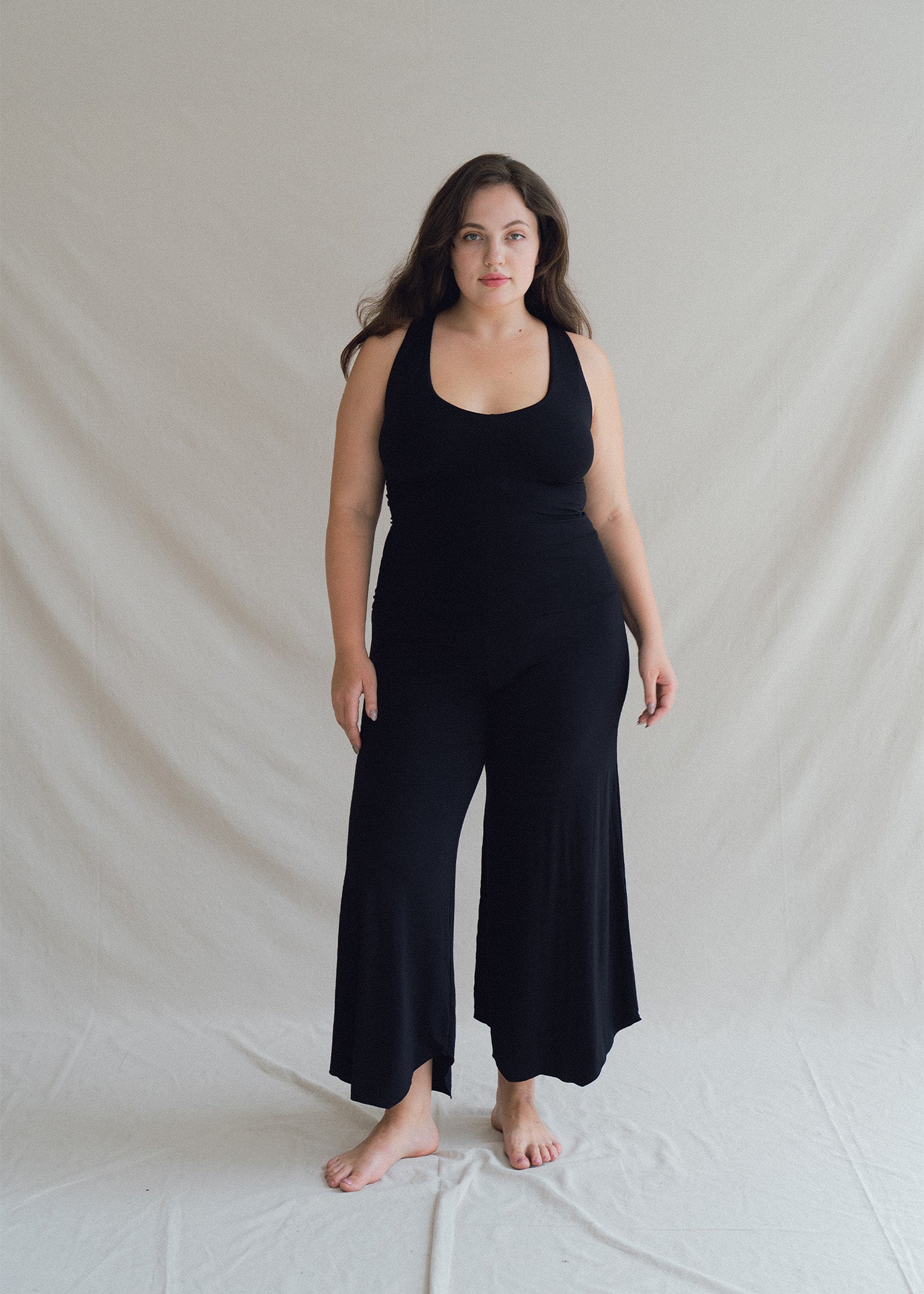 Alena wears size XXL. Height 172cm (5.6”), Bust 109cm (43”), Waist 90cm (35.4”), Hips 120cm (47.3”) | Size XXL