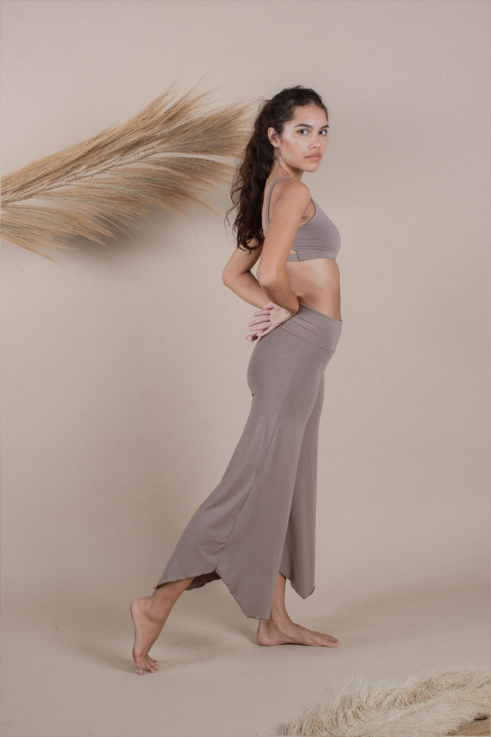 Aliya is wearing size XS. Waist 58cm(22.8”), Hips 94cm(37”), Height 168cm(5.5”) | Size XS