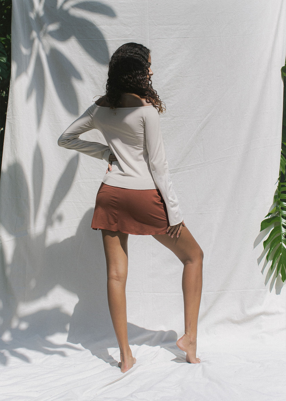 Nissia is wearing size XS/S. Height 172cm (5.6”), Bust 85cm (33.4”), Waist 61cm (24”), Hips 89cm (35”) | Size XS/S