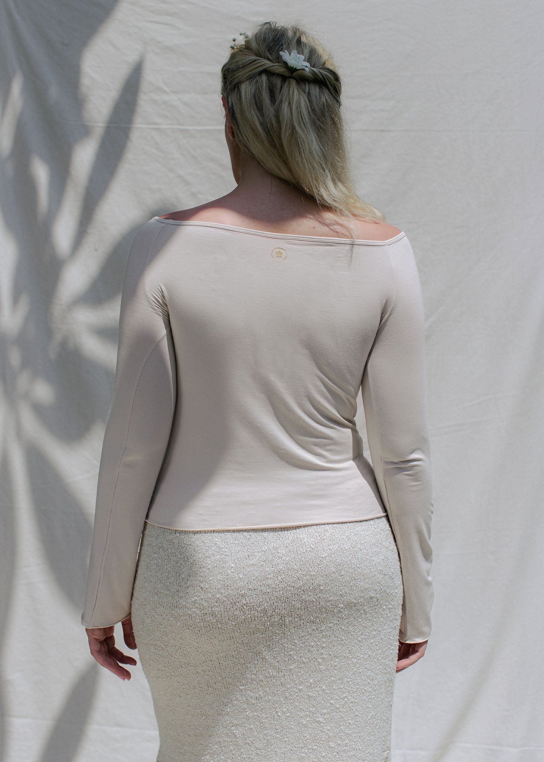 Rachel is wearing size XL/XXL. Height 178cm (5.8”), Bust 95cm (37.4”), Waist 76cm (29.9”), Hips 110cm (43.3”) | Size XL/XXL