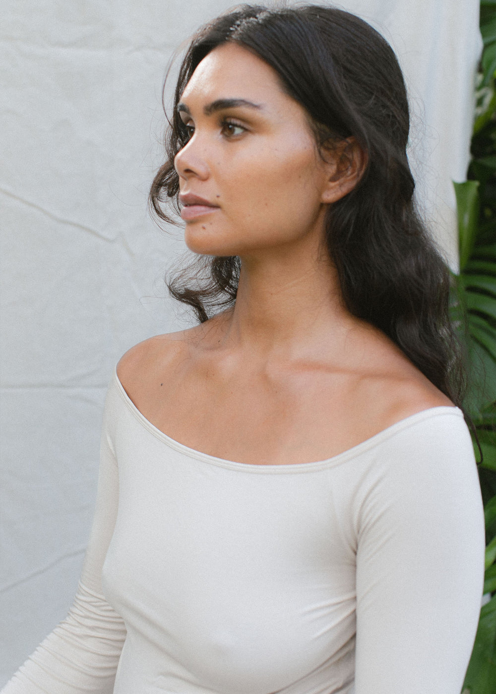 Kristin is wearing size M/L. Height 177cm (5.8”), Bust 87cm (34.2”), Waist 74cm (29”), Hips 94cm (37”)  | Size M/L