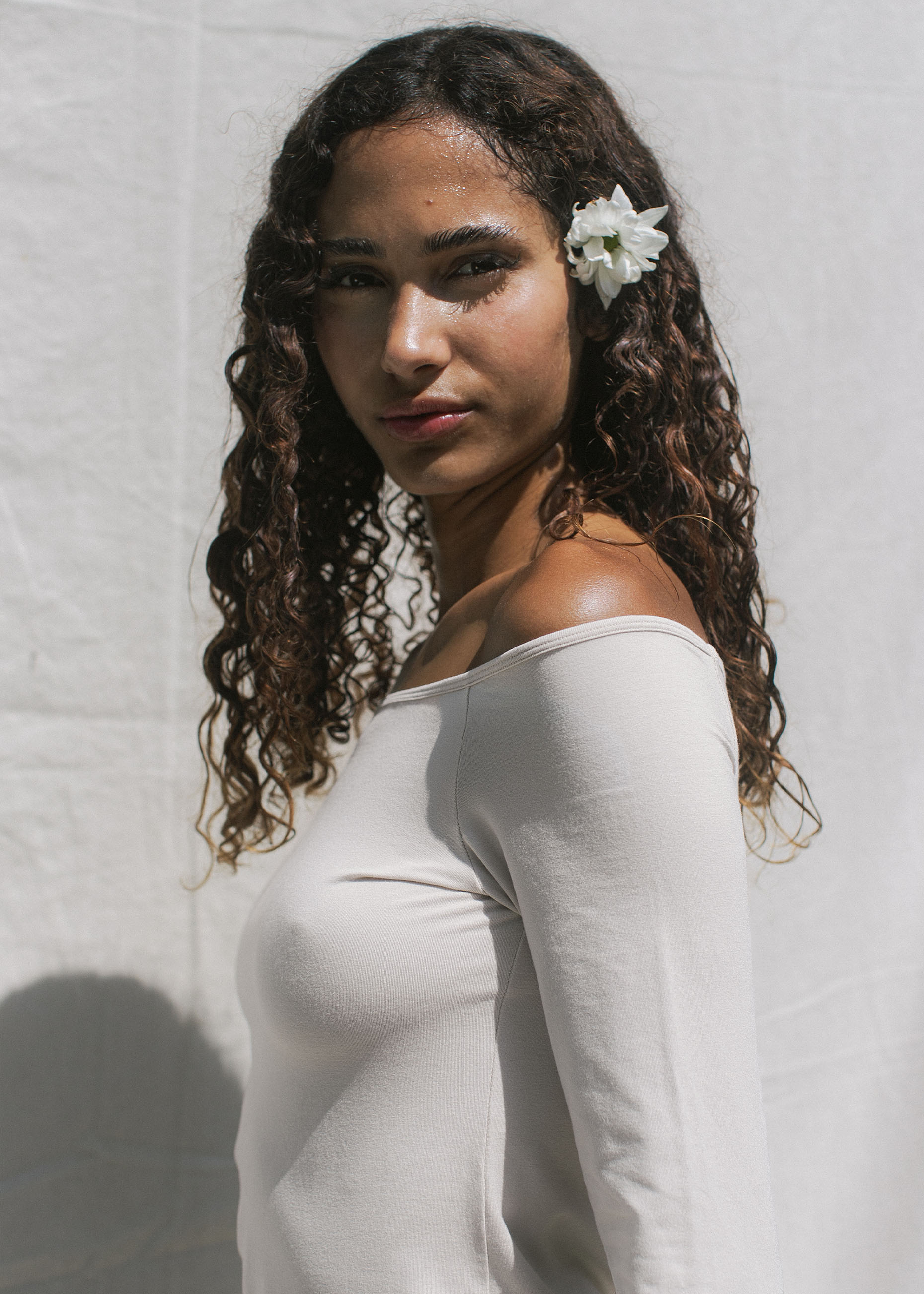 Nissia is wearing size XS/S. Height 172cm (5.6”), Bust 85cm (33.4”), Waist 61cm (24”), Hips 89cm (35”) | Size XS/S