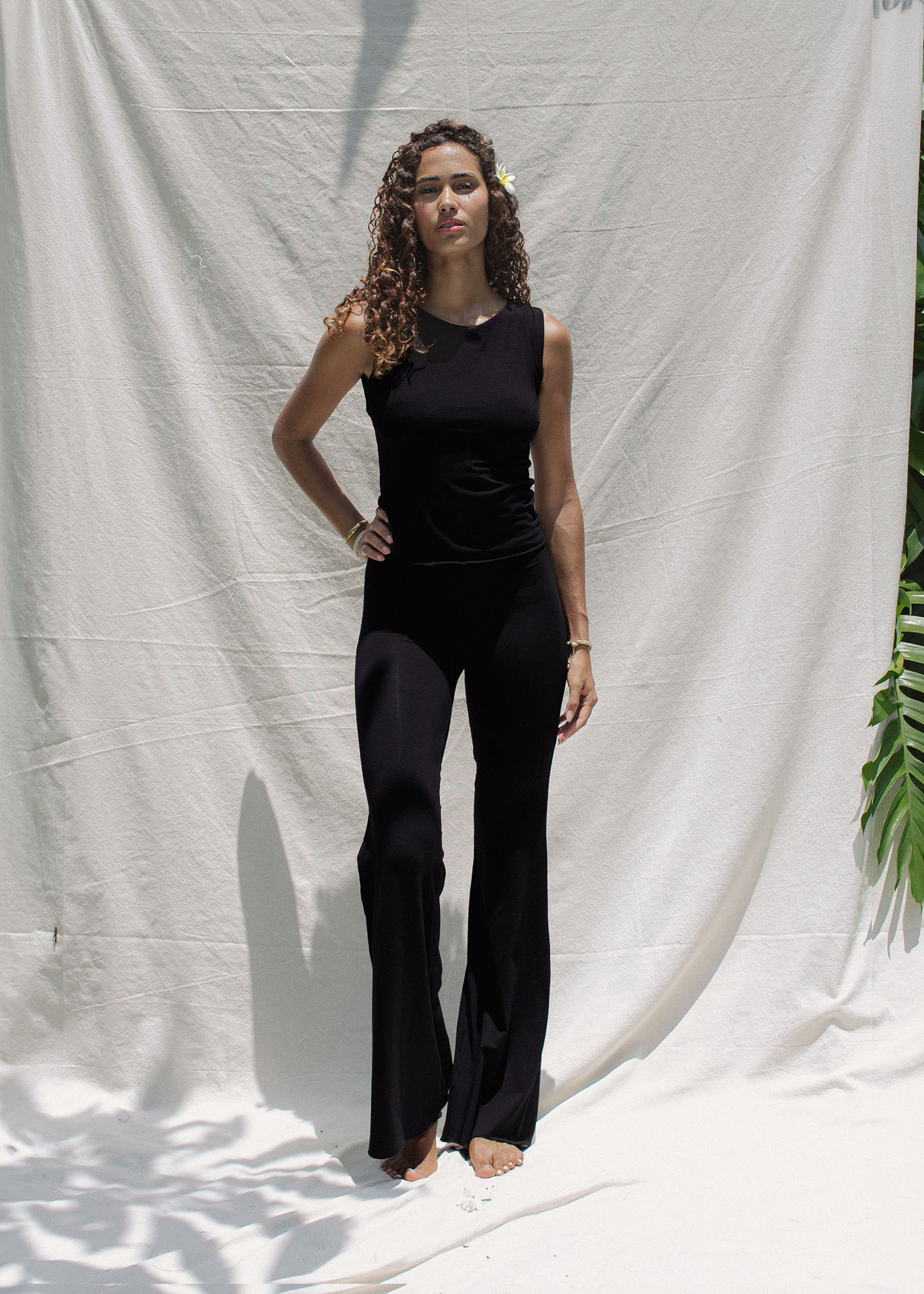 Nissia is wearing size XS/S. Height 172cm (5.6”), Bust 85cm (33.4”), Waist 61cm (24”), Hips 89cm (35”) | Size XS/S