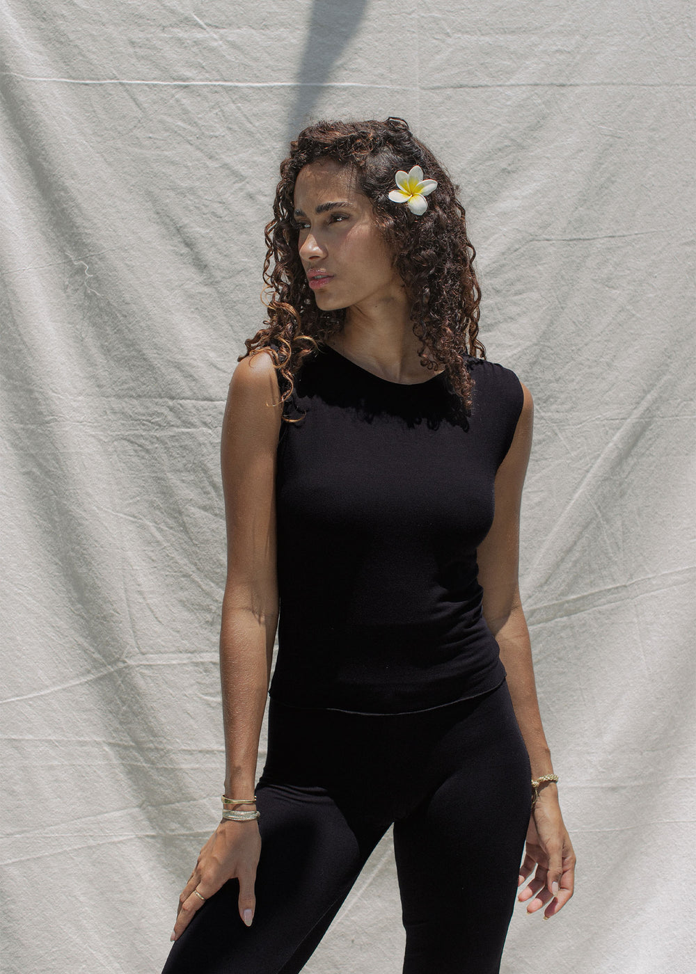 Nissia is wearing size XS/S. Height 172cm (5.6”), Bust 85cm (33.4”), Waist 61cm (24”), Hips 89cm (35”) | Size XS/S