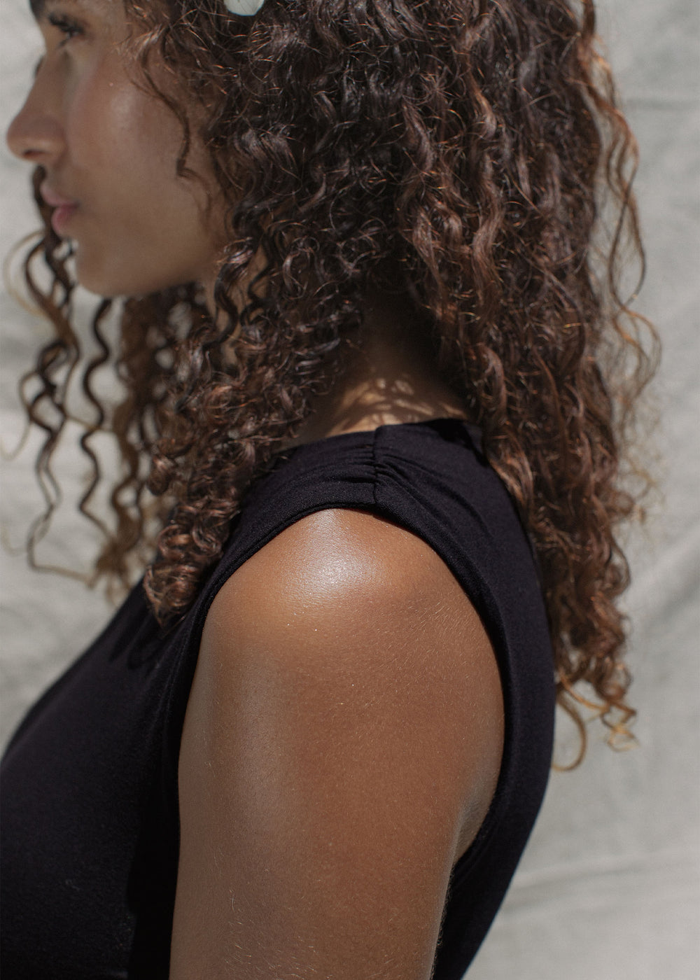 Nissia is wearing size XS/S. Height 172cm (5.6”), Bust 85cm (33.4”), Waist 61cm (24”), Hips 89cm (35”) | Size XS/S