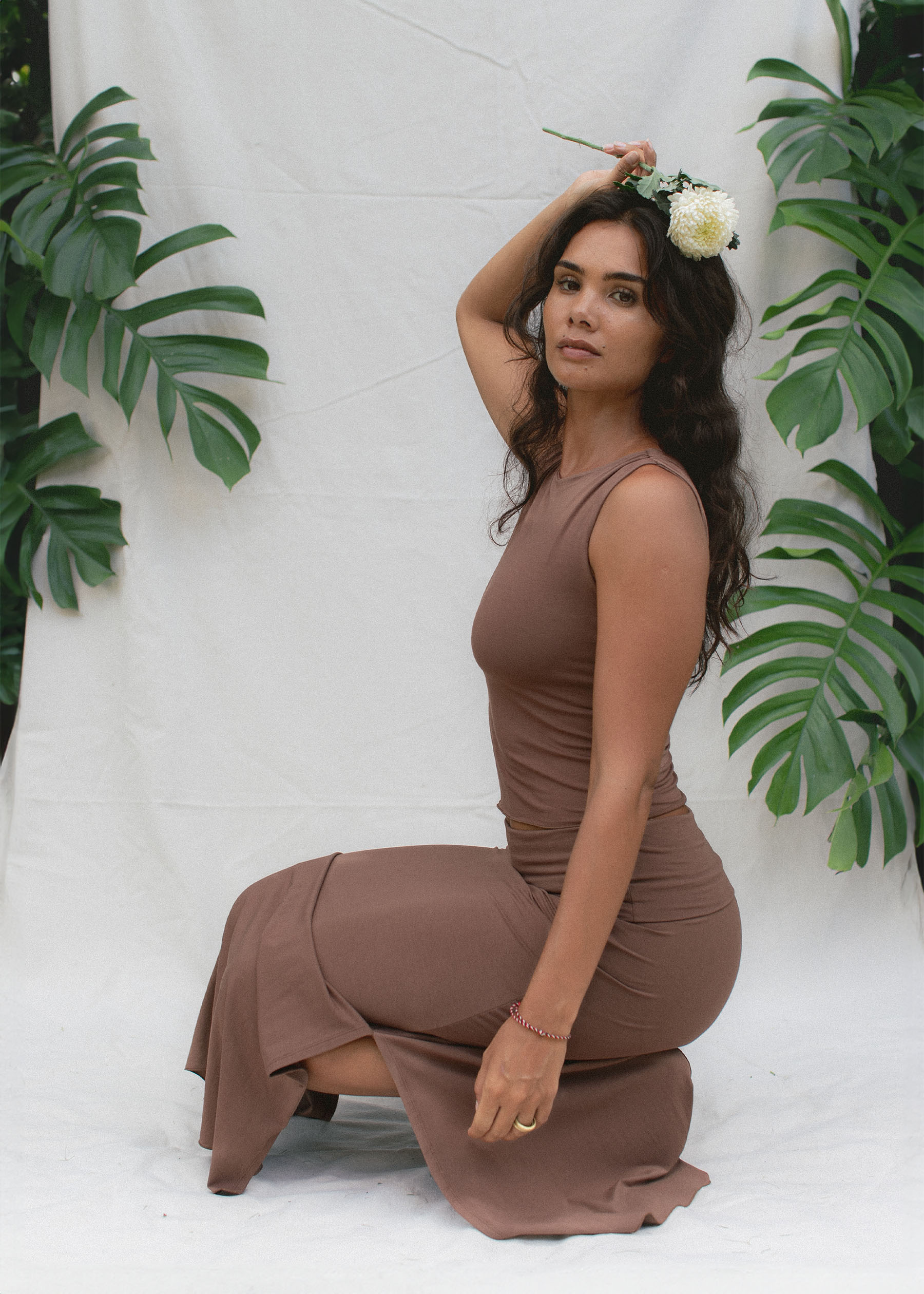 Kristin is wearing size M/L. Height 177cm (5.8”), Bust 87cm (34.2”), Waist 74cm (29”), Hips 94cm (37”)  | Size M/L