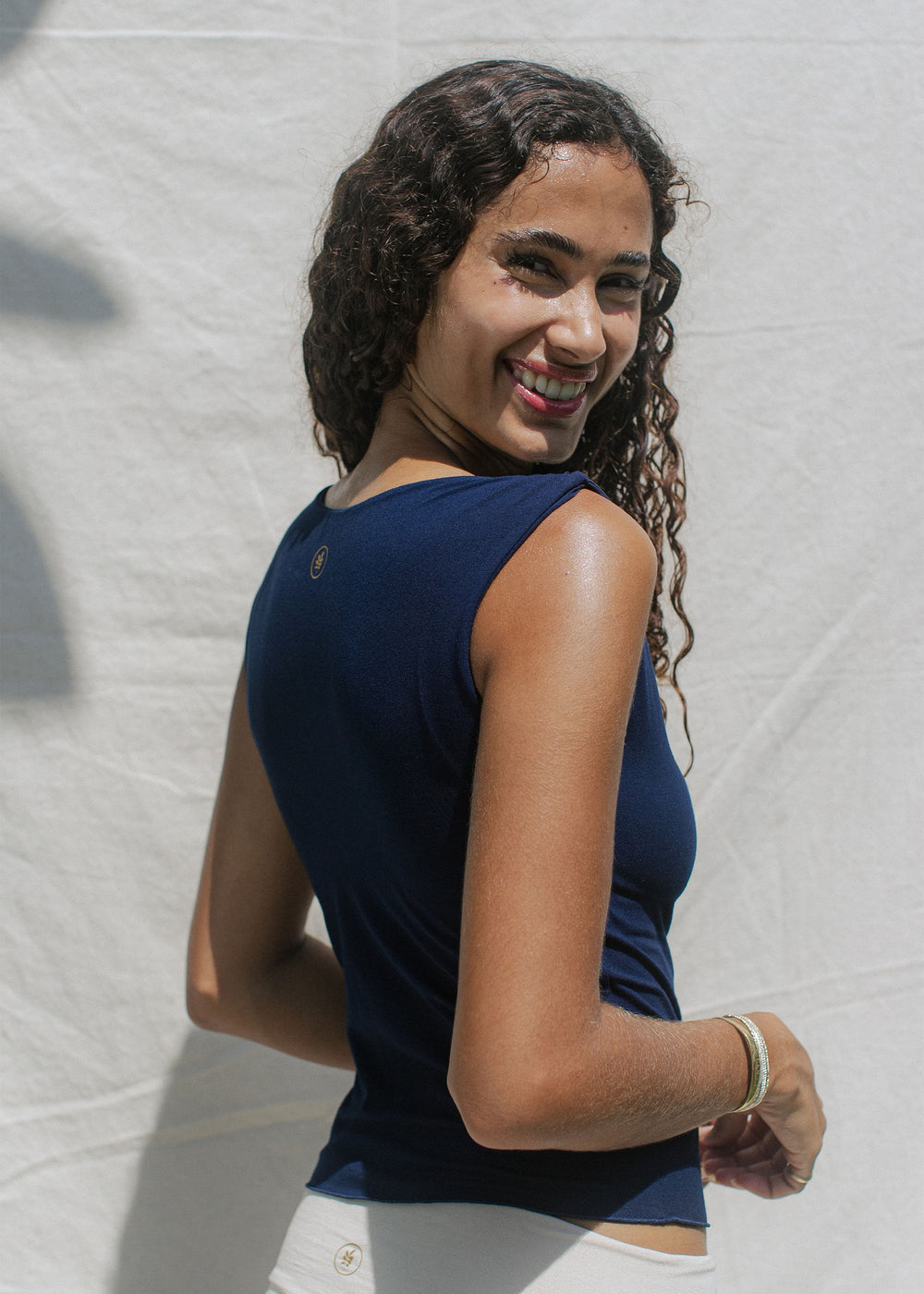 Nissia is wearing size XS/S. Height 172cm (5.6”), Bust 85cm (33.4”), Waist 61cm (24”), Hips 89cm (35”) | Size XS/S