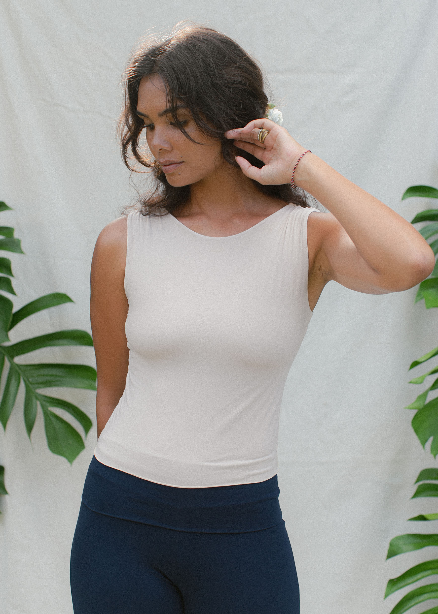 Kristin is wearing size M/L. Height 177cm (5.8”), Bust 87cm (34.2”), Waist 74cm (29”), Hips 94cm (37”)  | Size M/L